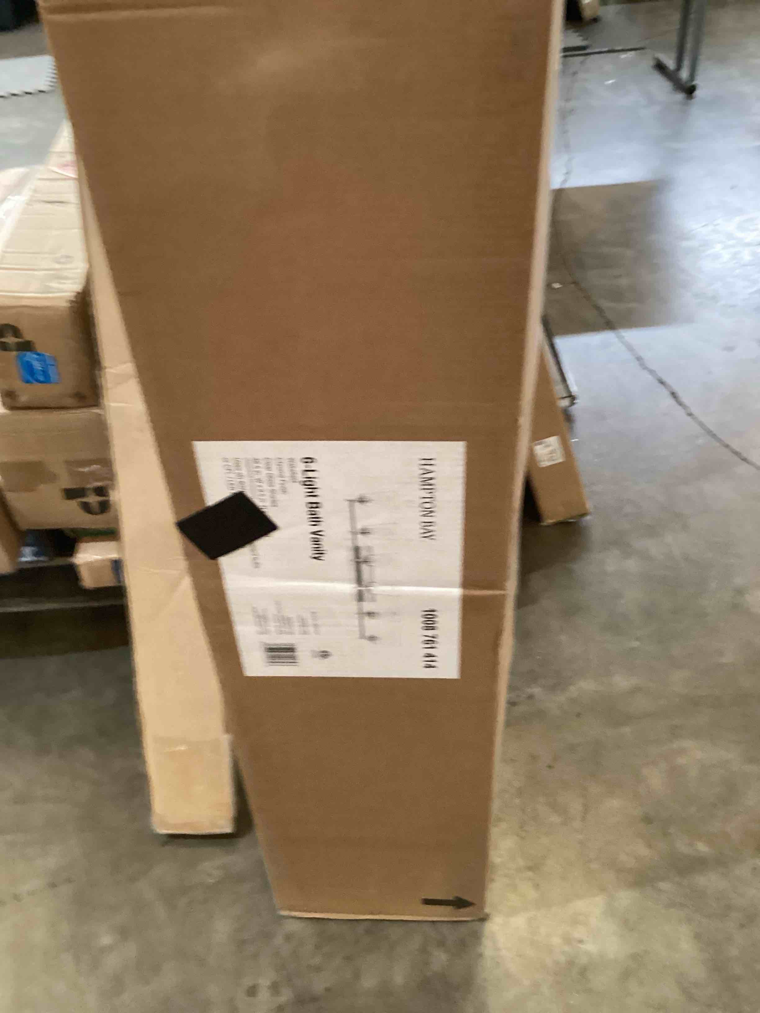 https://s3.amazonaws.com/lotting-images-prod/bidfta/RED5928490_1717083320469.jpeg