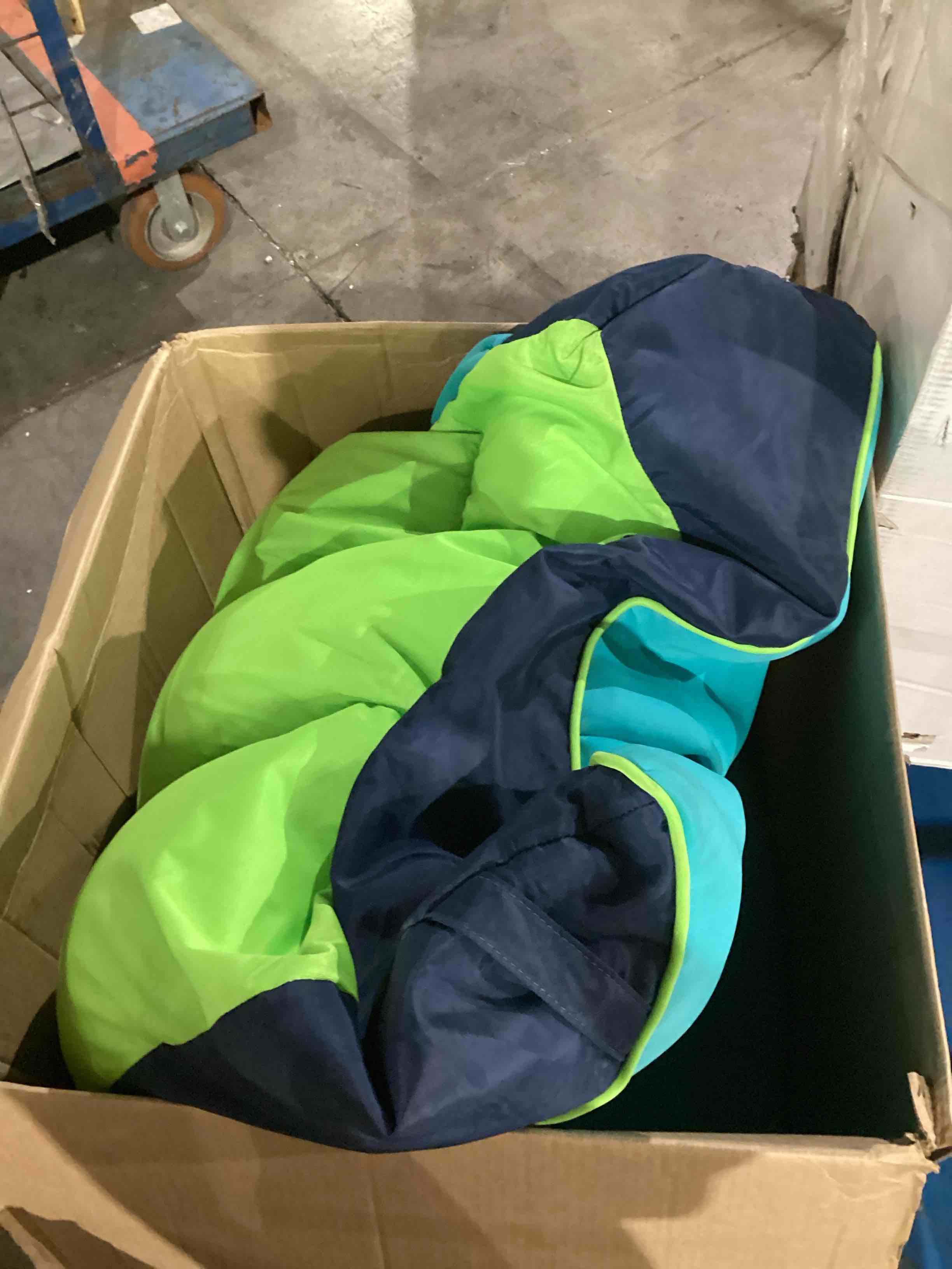 https://s3.amazonaws.com/lotting-images-prod/bidfta/RED5929225_1722262395552.jpeg