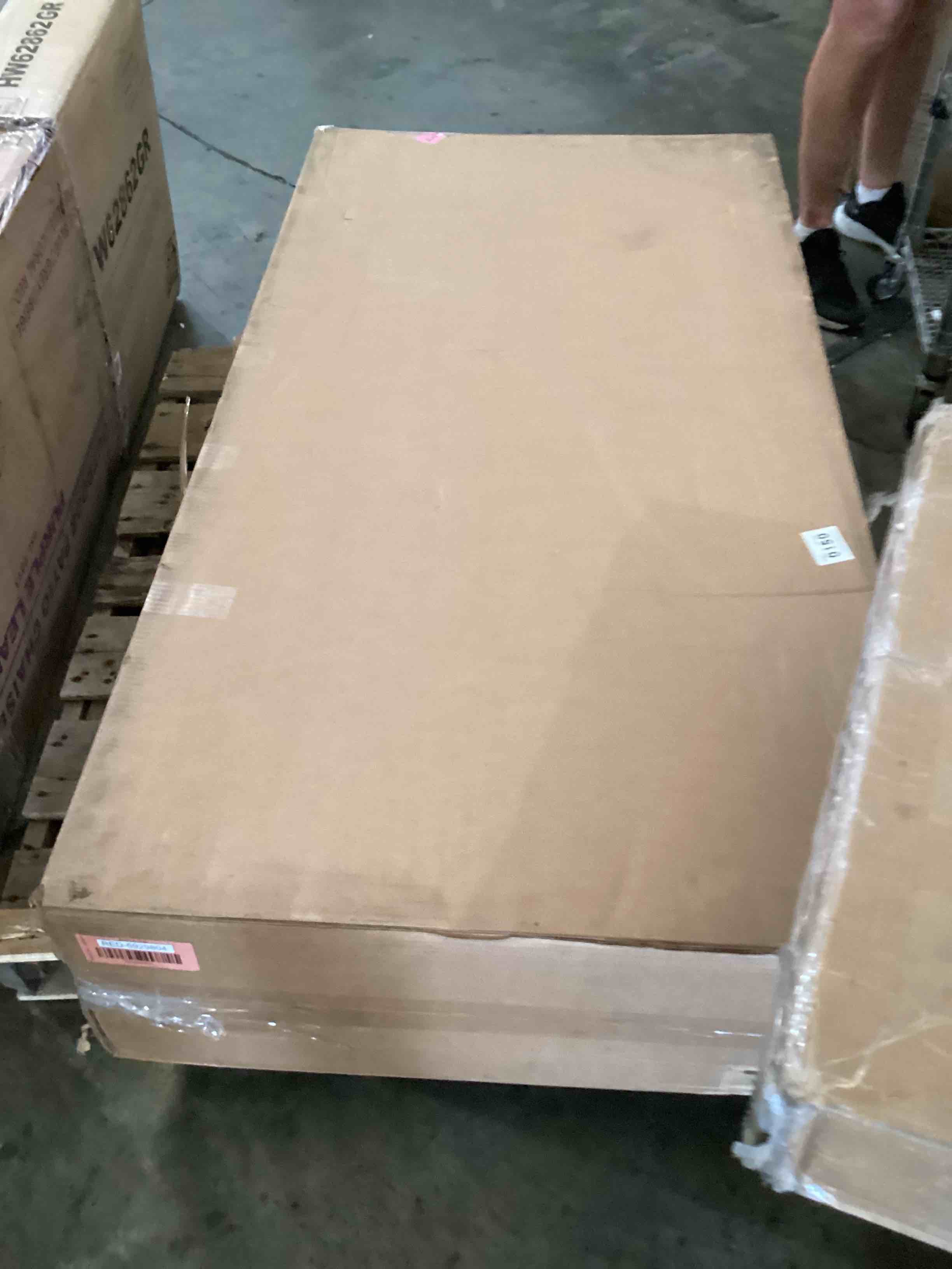 https://s3.amazonaws.com/lotting-images-prod/bidfta/RED5929804_1721832346811.jpeg