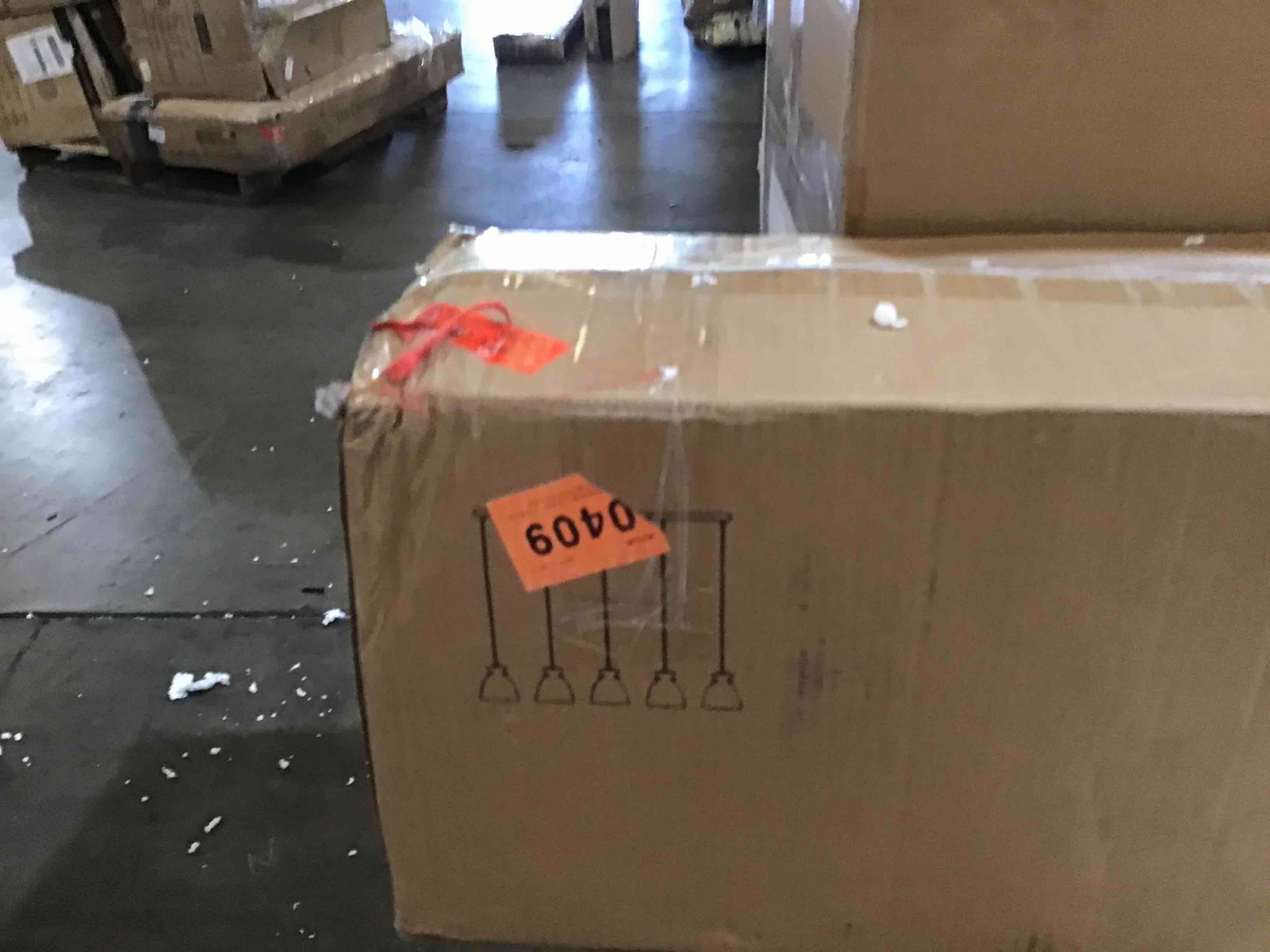 https://s3.amazonaws.com/lotting-images-prod/bidfta/RED5931919_1723732587175.jpeg