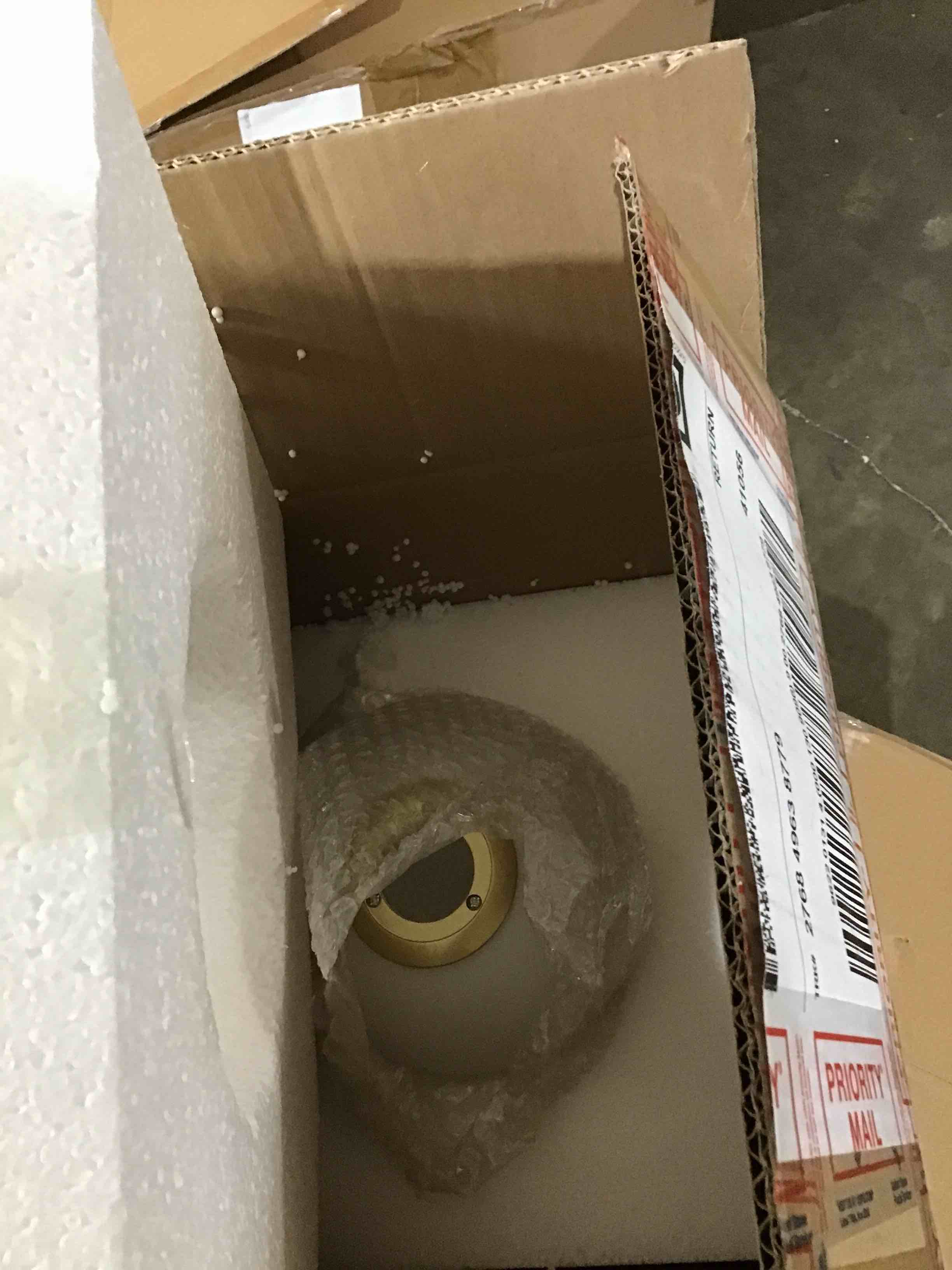 https://s3.amazonaws.com/lotting-images-prod/bidfta/RED5931994_1724069726390.jpeg