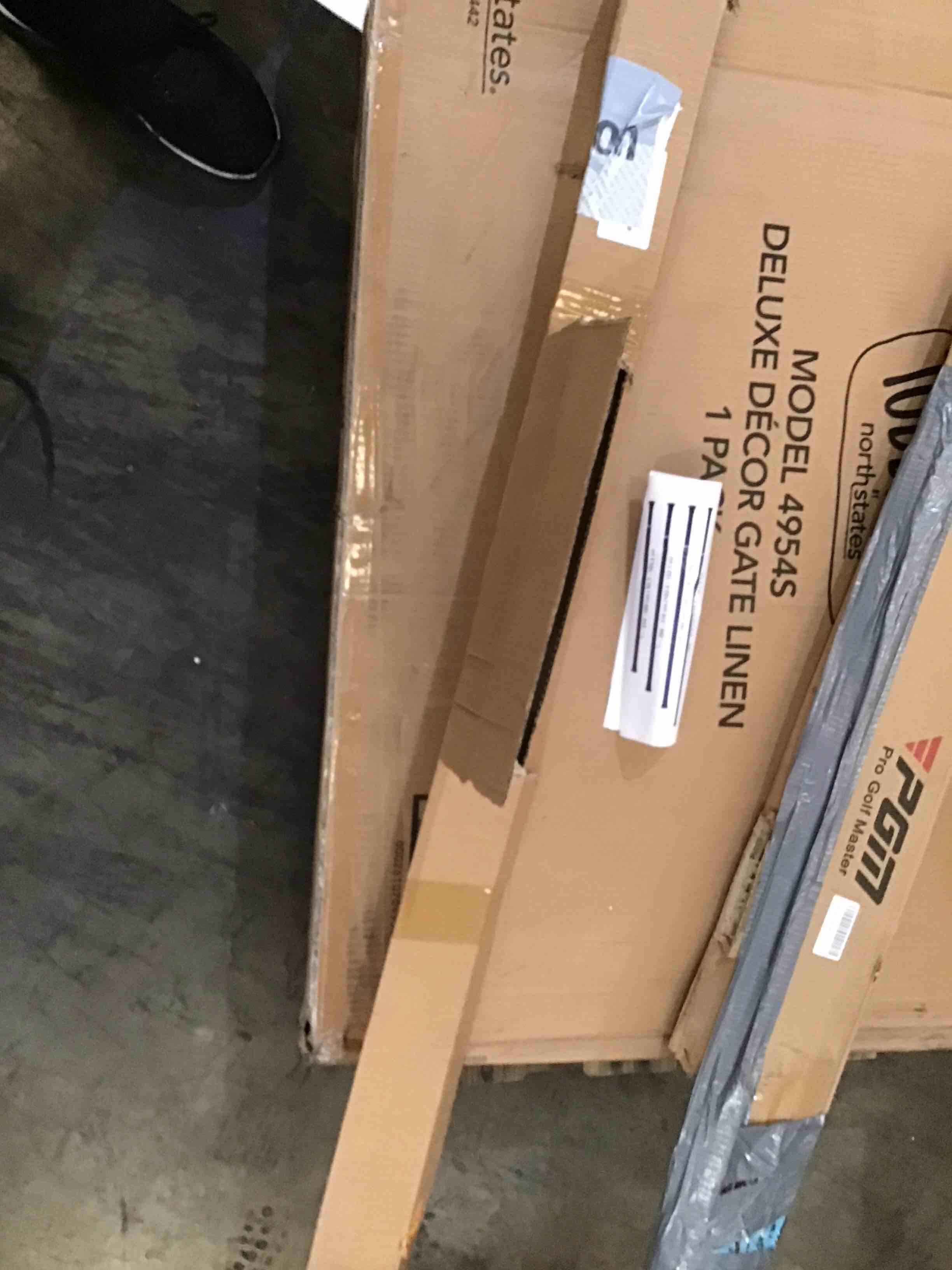 https://s3.amazonaws.com/lotting-images-prod/bidfta/RED5932838_1726167550675.jpeg