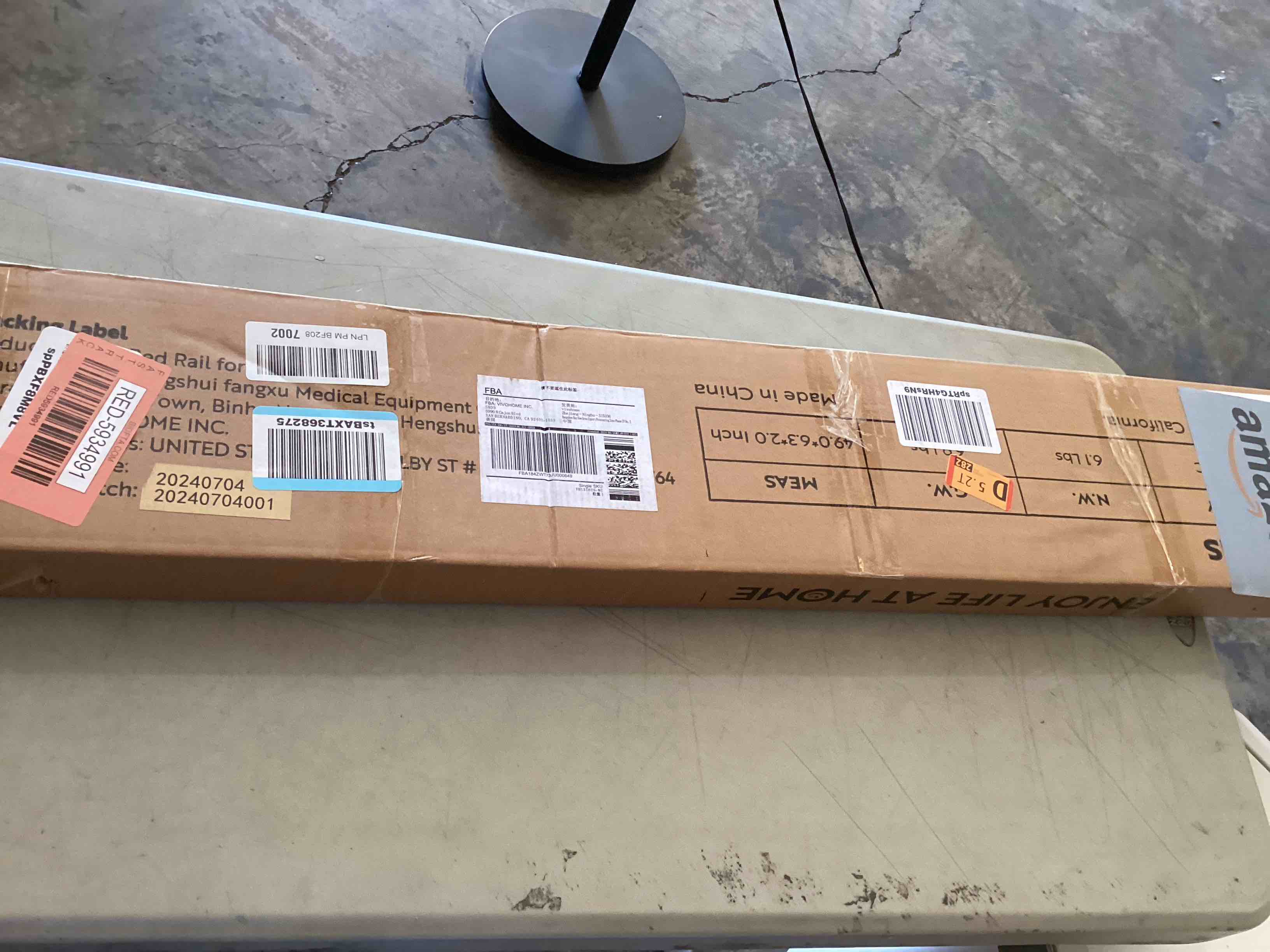 https://s3.amazonaws.com/lotting-images-prod/bidfta/RED5934991_1725545966967.jpeg