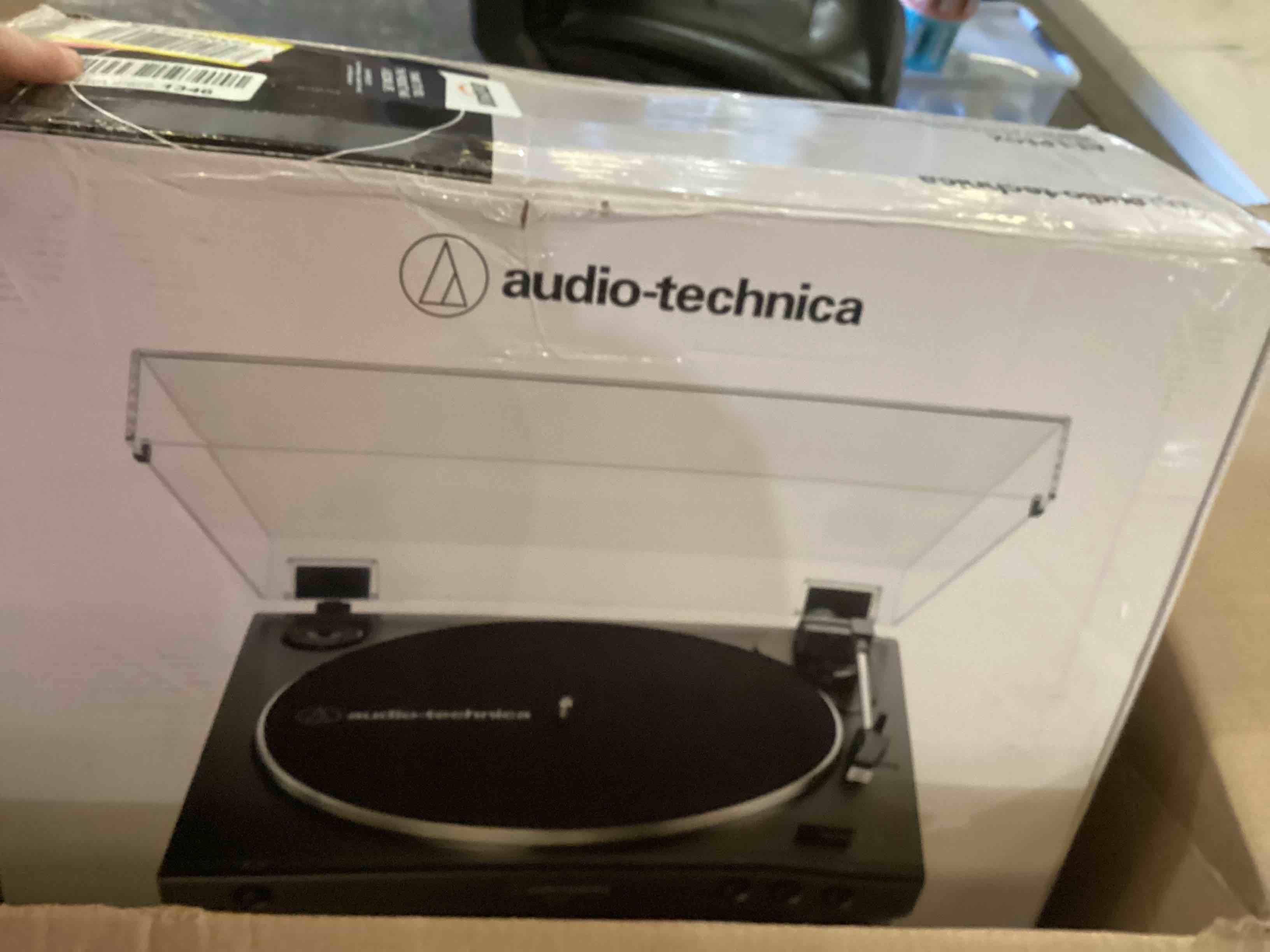 https://s3.amazonaws.com/lotting-images-prod/bidfta/RED5935071_1725567152494.jpeg
