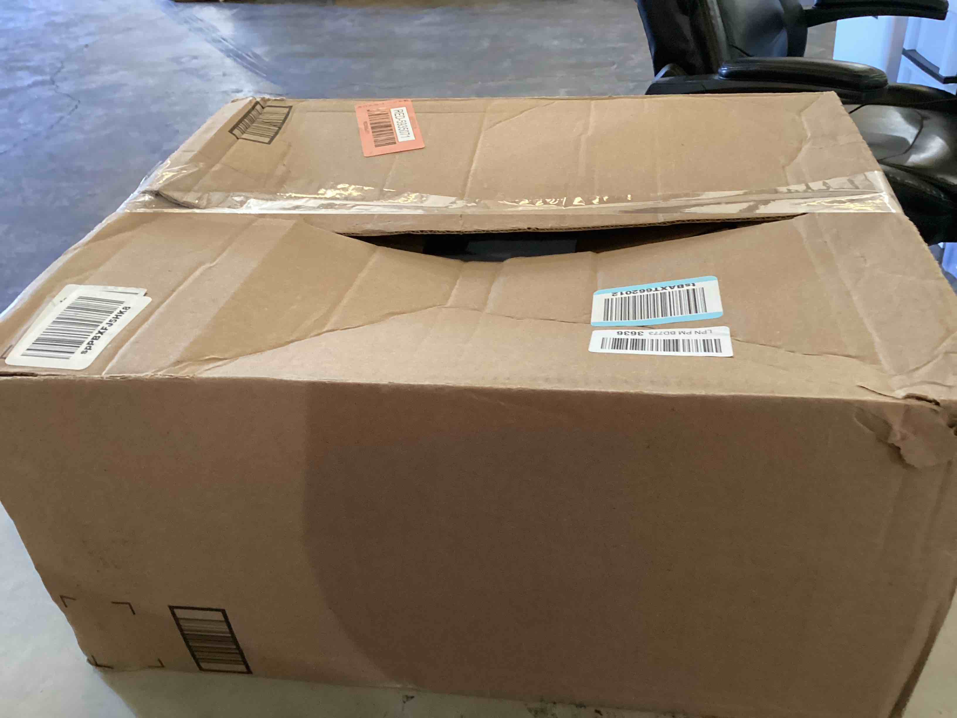https://s3.amazonaws.com/lotting-images-prod/bidfta/RED5935071_1725567199135.jpeg
