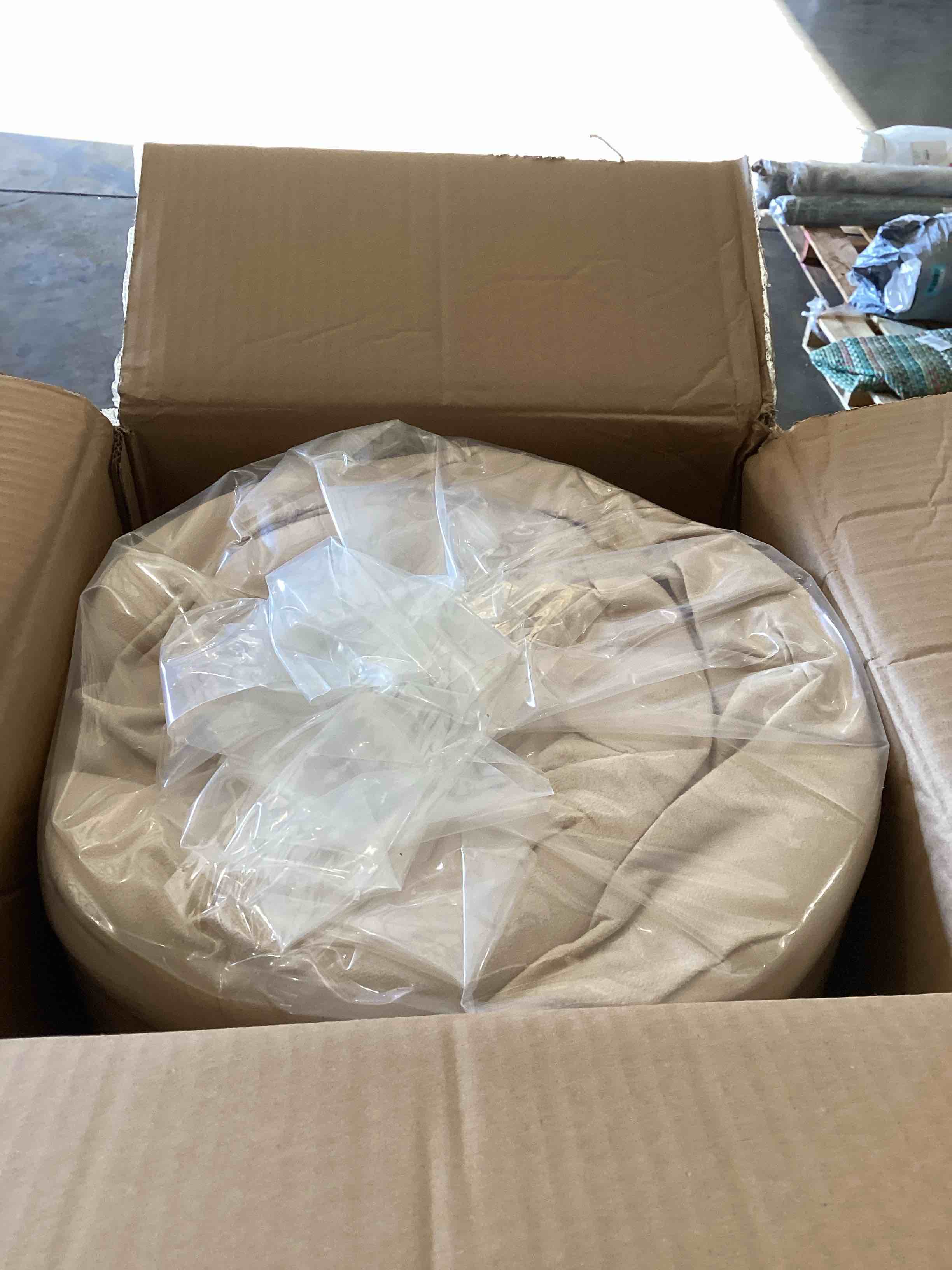https://s3.amazonaws.com/lotting-images-prod/bidfta/RED5935209_1725973454878.jpeg