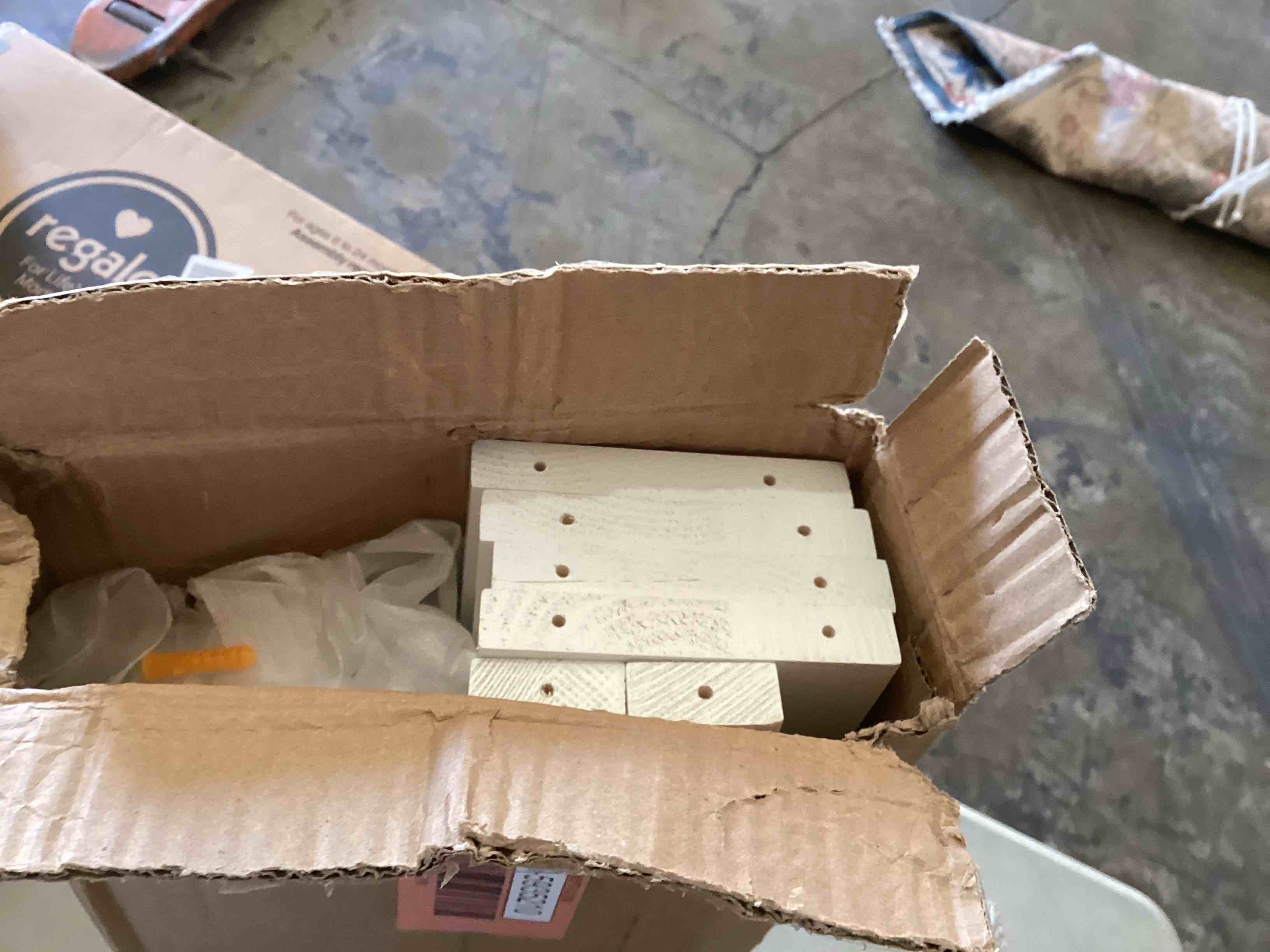 https://s3.amazonaws.com/lotting-images-prod/bidfta/RED5935210_1725973065707.jpeg