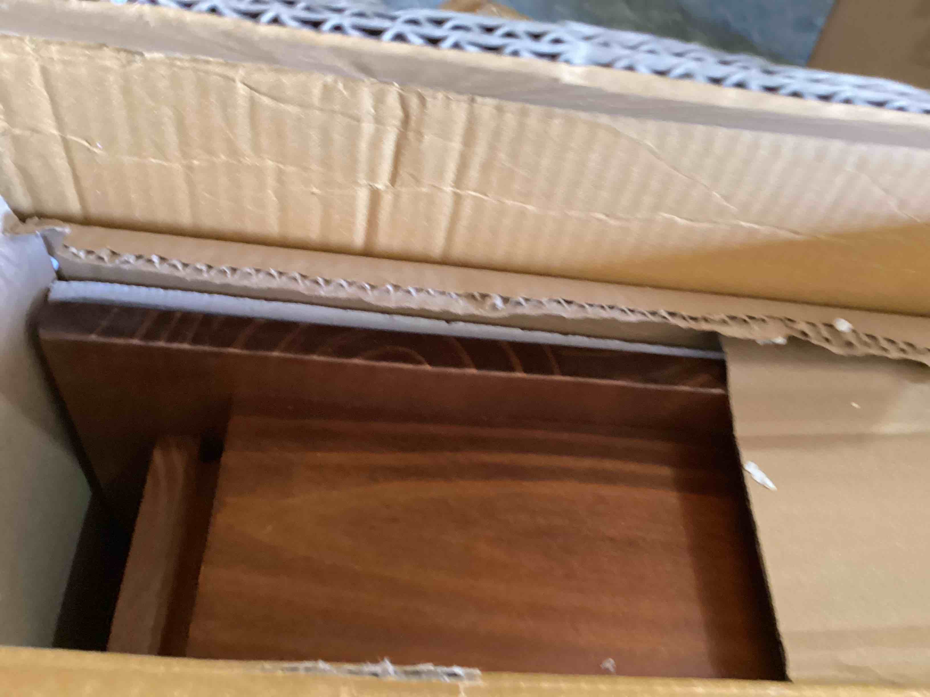 https://s3.amazonaws.com/lotting-images-prod/bidfta/RED5935444_1726161009082.jpeg