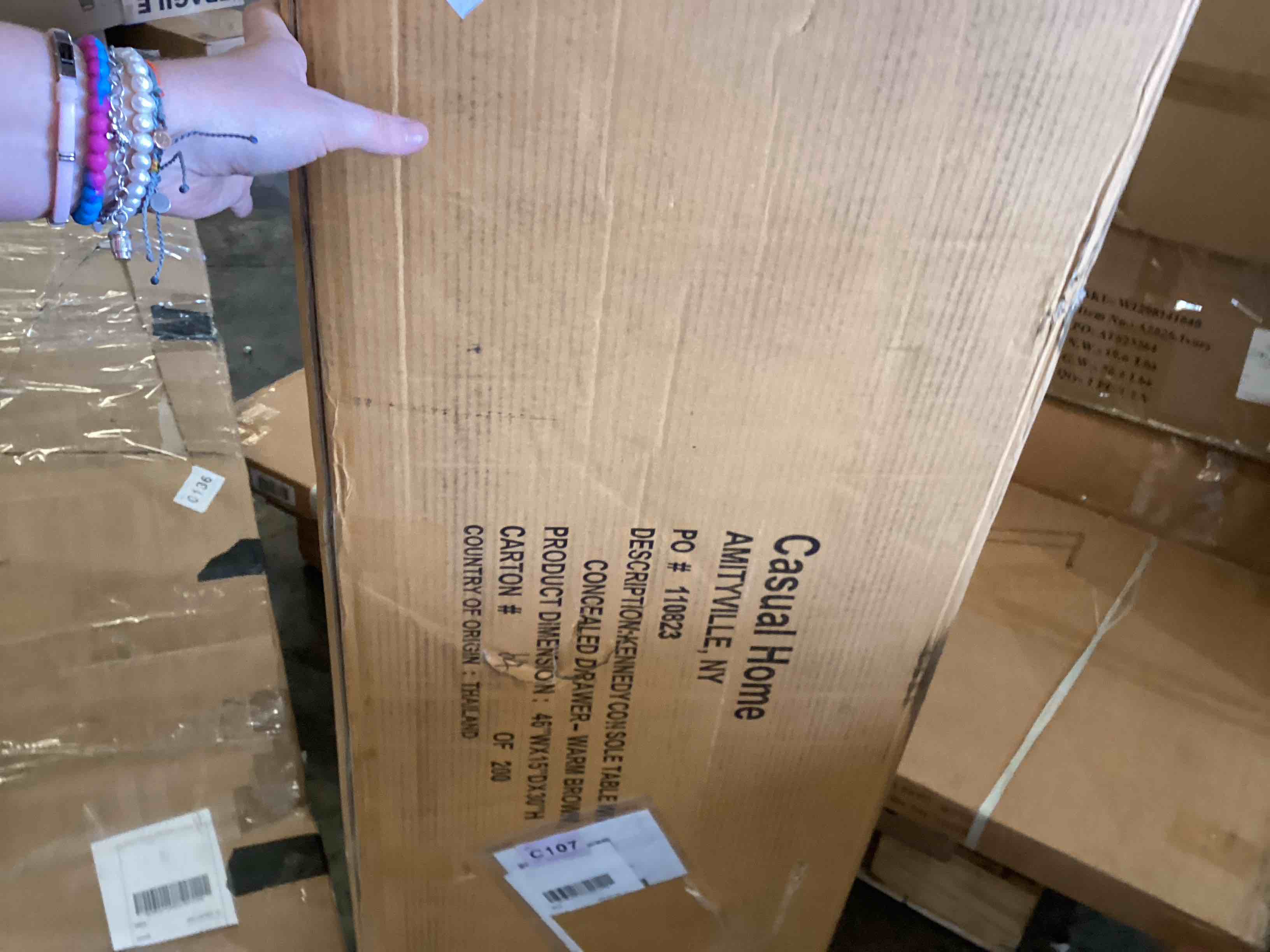 https://s3.amazonaws.com/lotting-images-prod/bidfta/RED5935444_1726161012448.jpeg