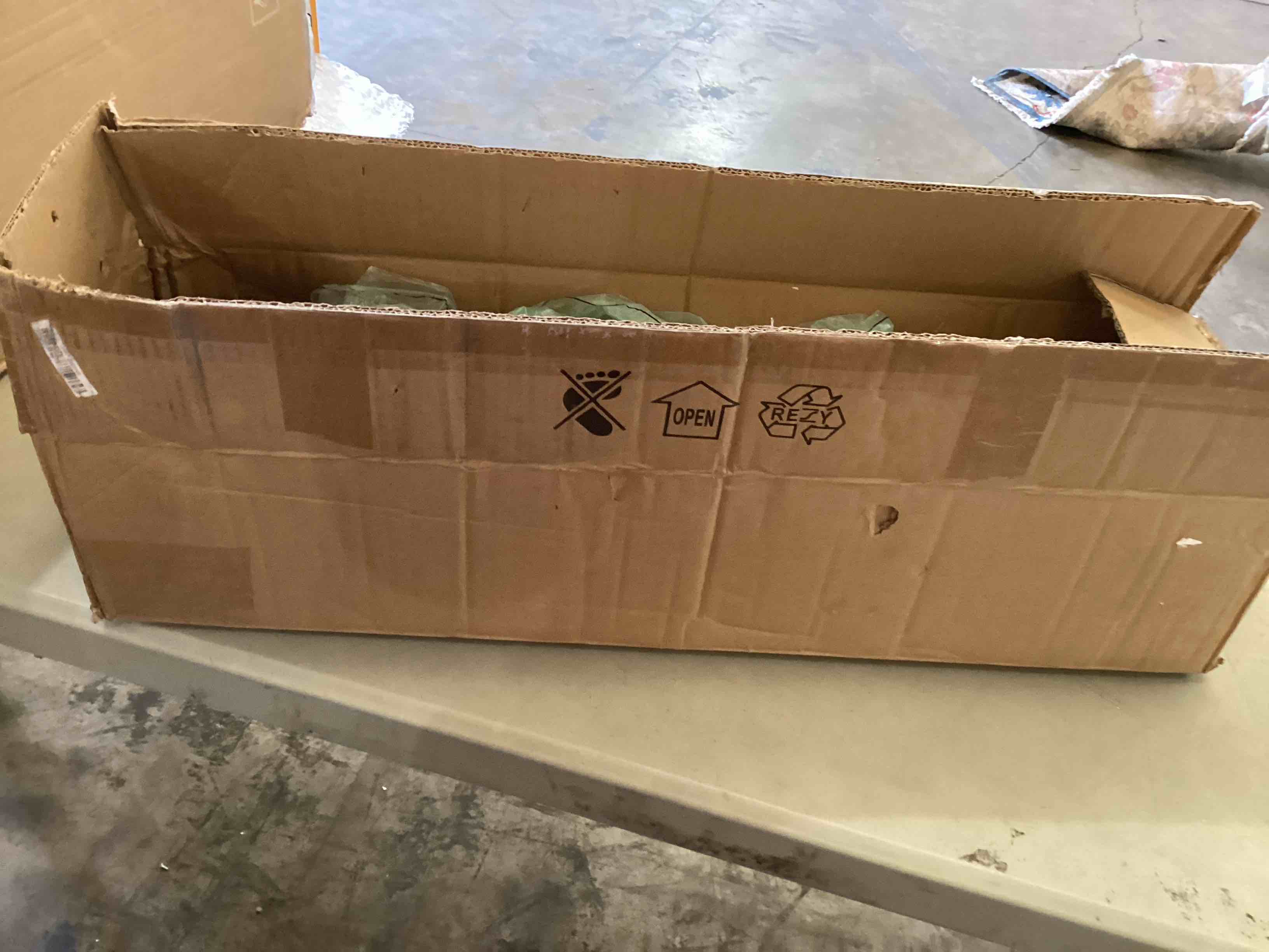 https://s3.amazonaws.com/lotting-images-prod/bidfta/RED5935453_1726160503546.jpeg