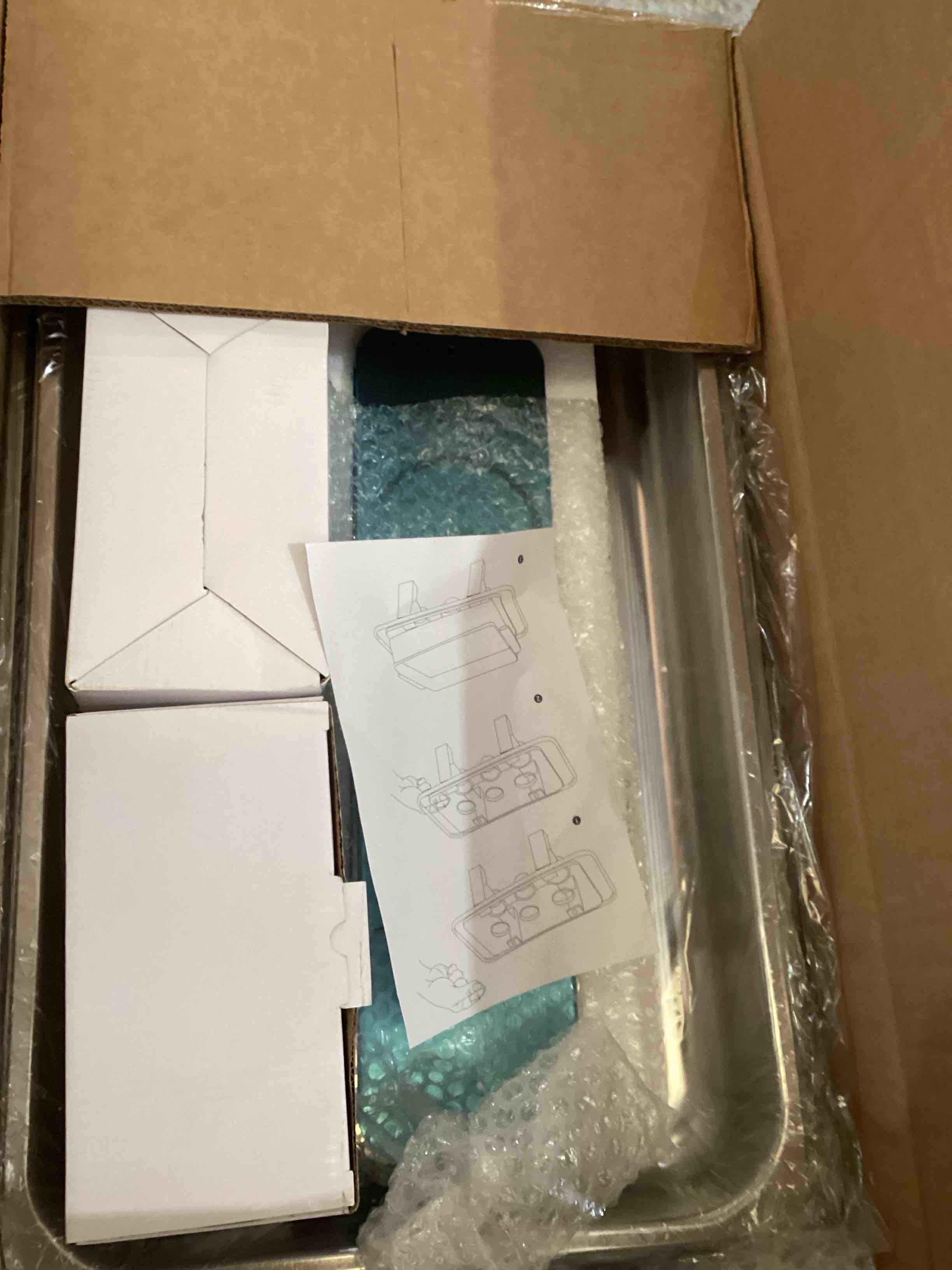 https://s3.amazonaws.com/lotting-images-prod/bidfta/RED5935530_1726237678482.jpeg