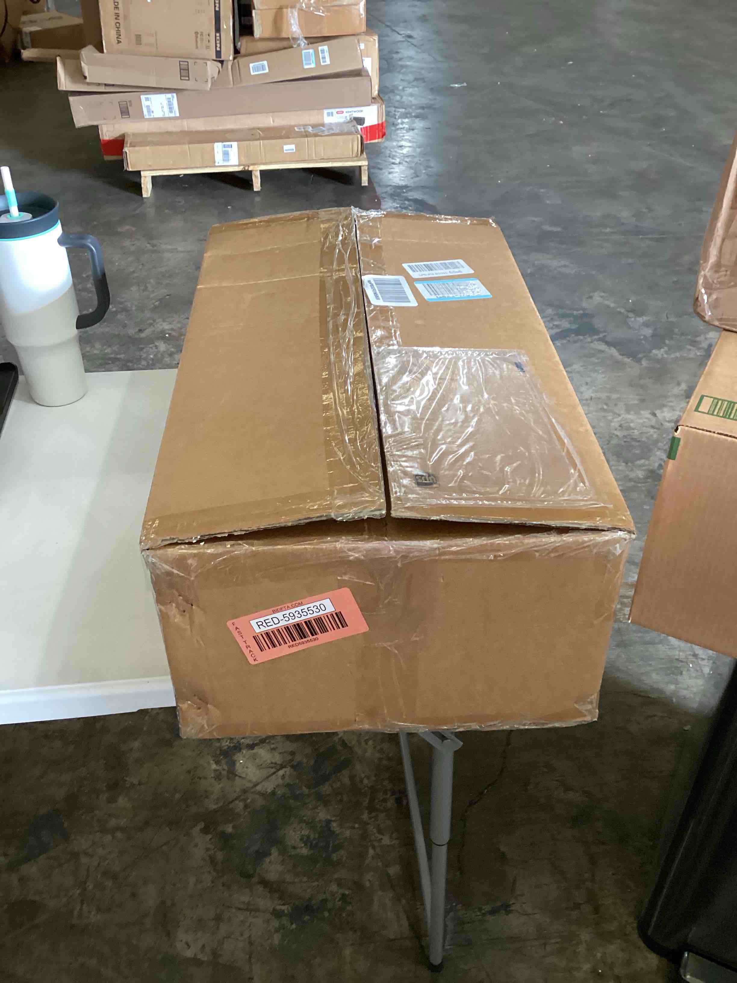 https://s3.amazonaws.com/lotting-images-prod/bidfta/RED5935530_1726237683525.jpeg