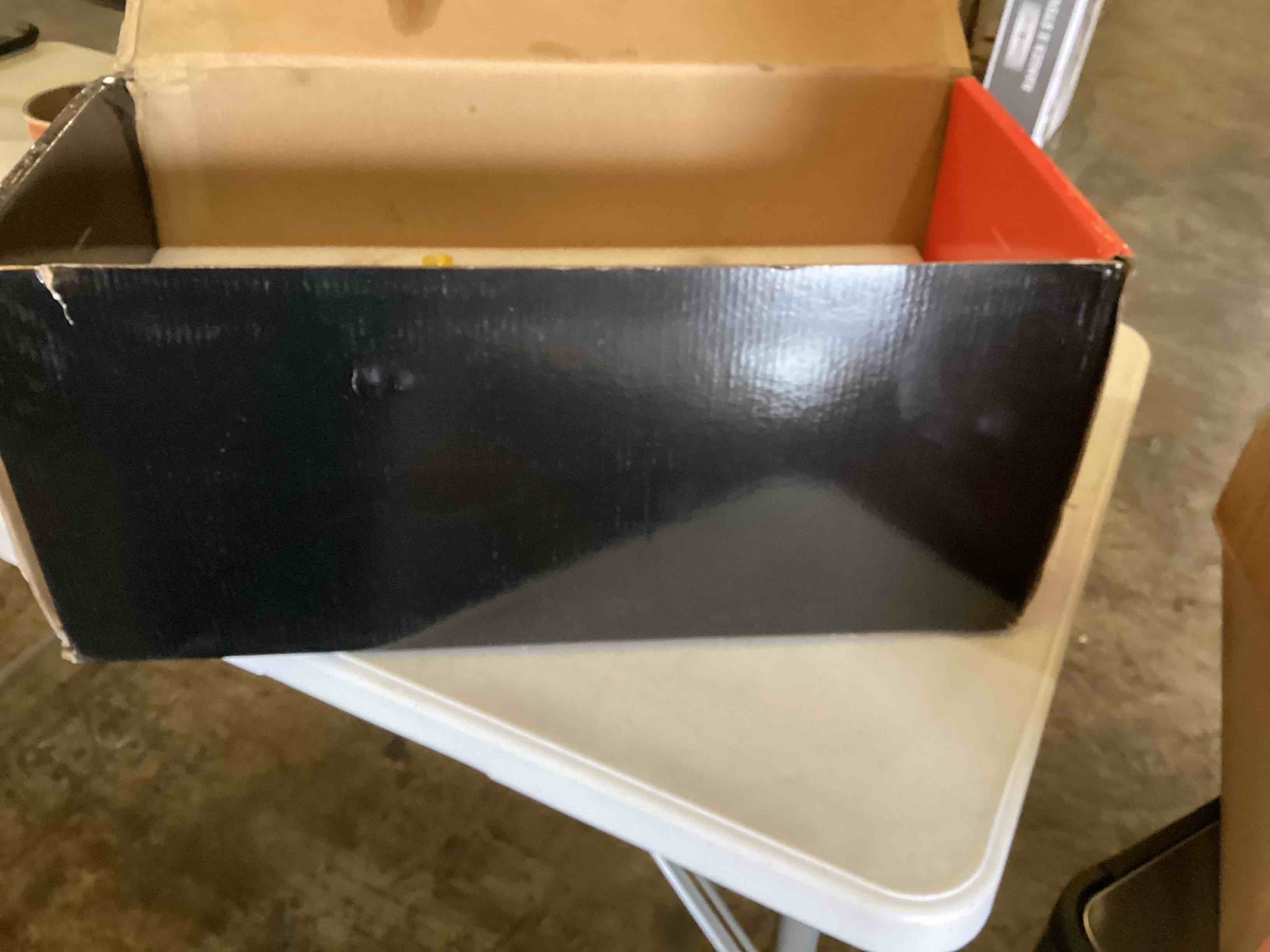 https://s3.amazonaws.com/lotting-images-prod/bidfta/RED5935906_1726688661318.jpeg