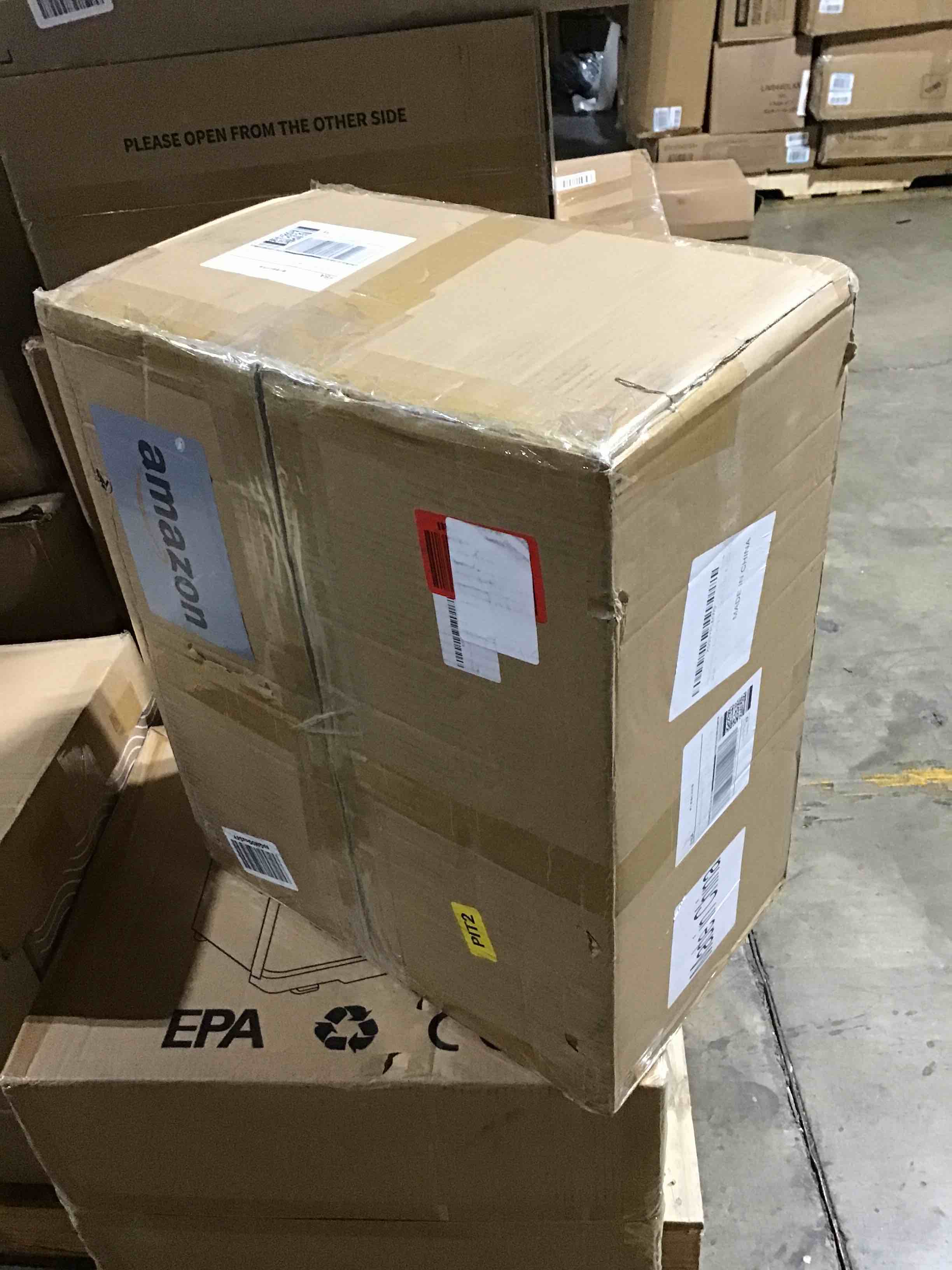 https://s3.amazonaws.com/lotting-images-prod/bidfta/RED5937140_1715695051094.jpeg