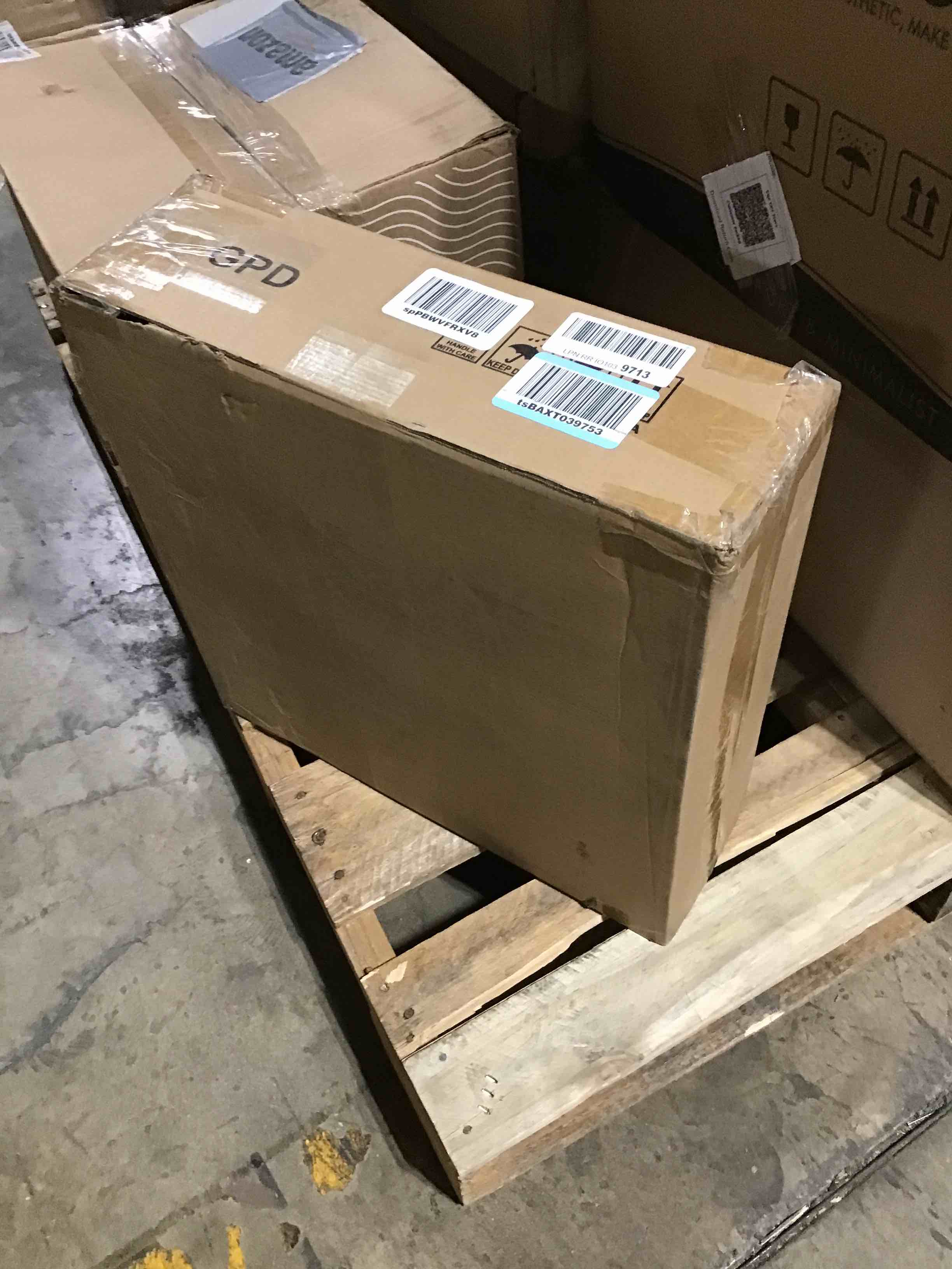 https://s3.amazonaws.com/lotting-images-prod/bidfta/RED5937143_1715695293277.jpeg