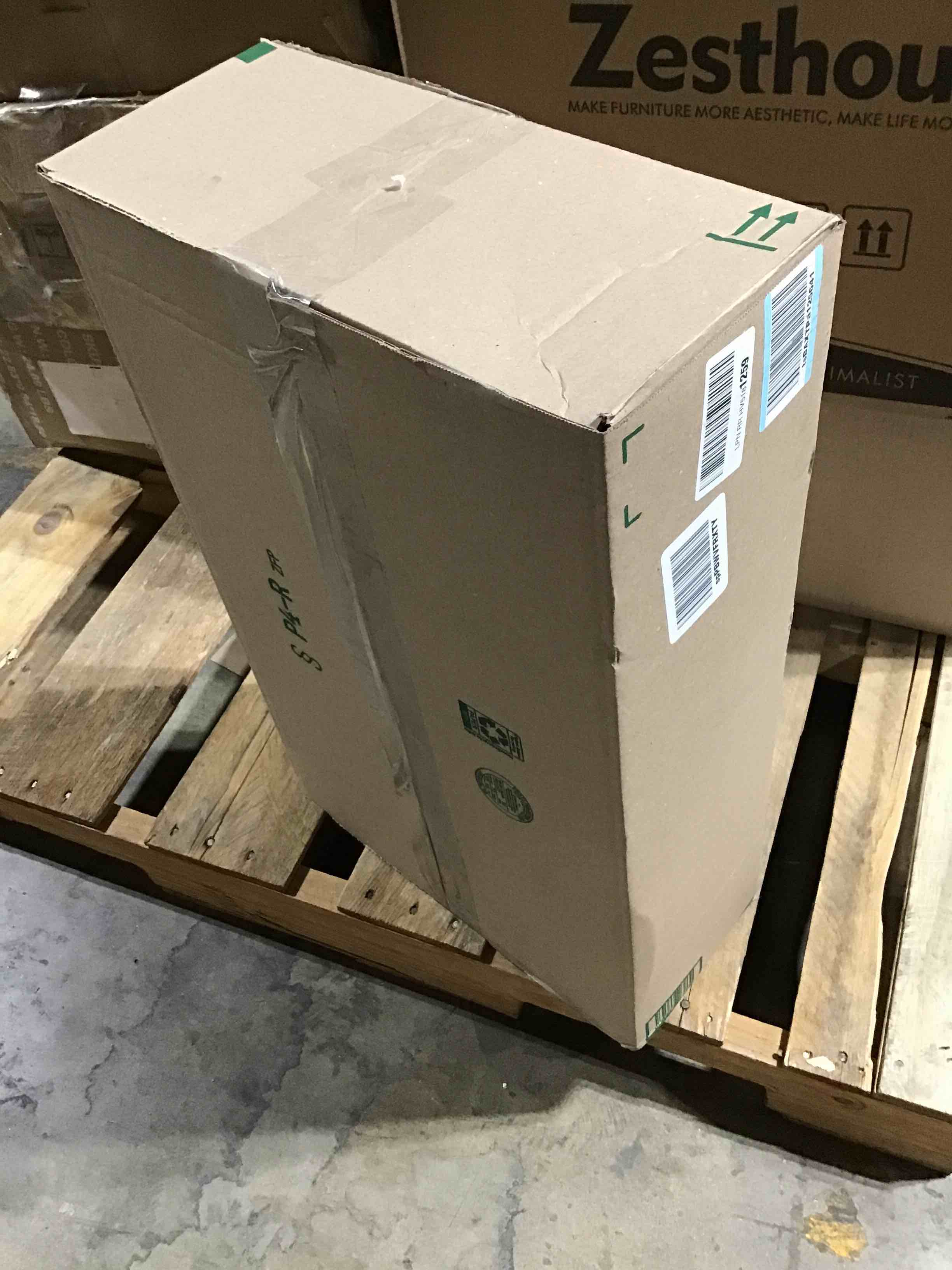 https://s3.amazonaws.com/lotting-images-prod/bidfta/RED5937149_1715695646555.jpeg