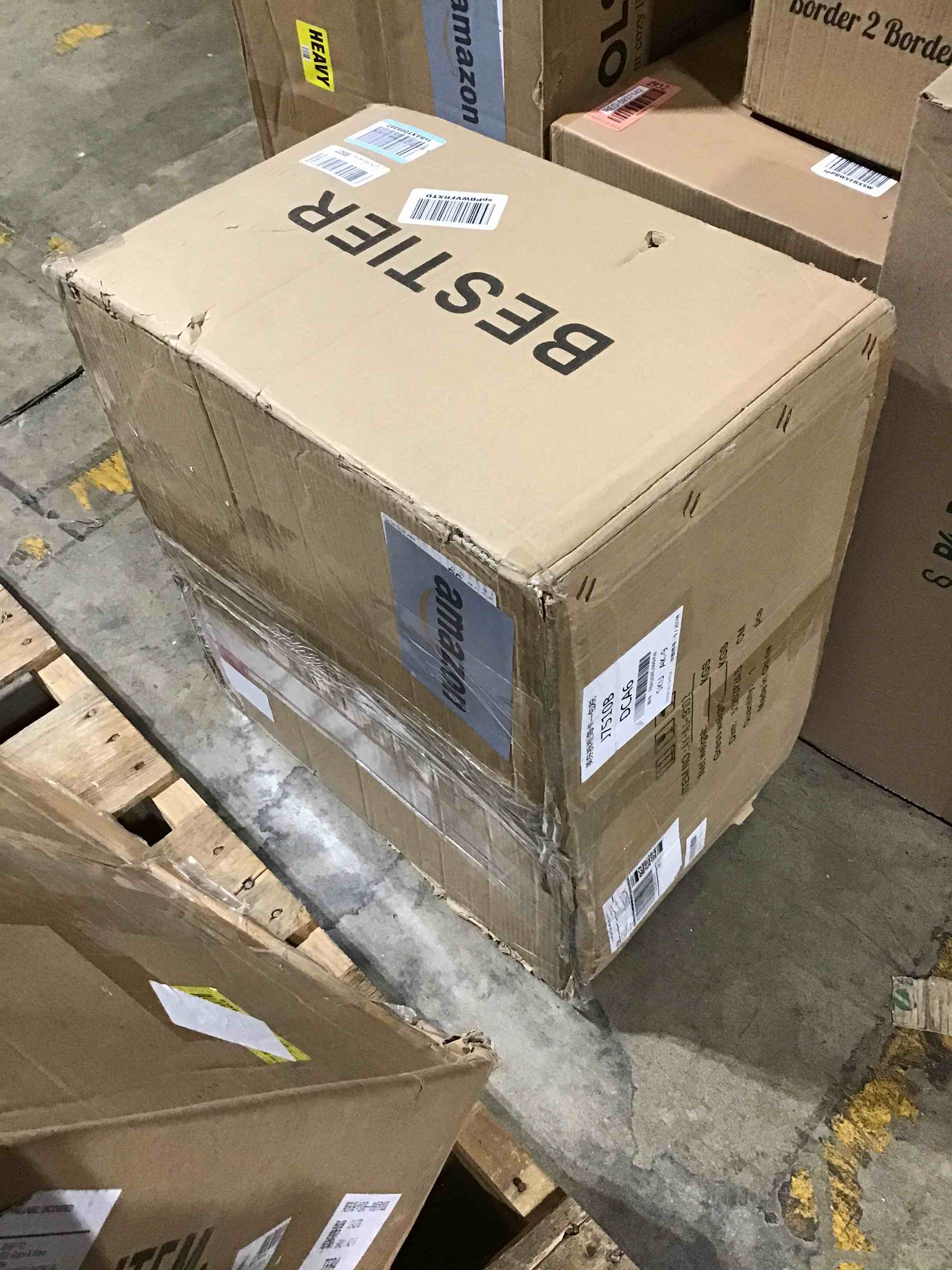 https://s3.amazonaws.com/lotting-images-prod/bidfta/RED5937152_1715695874194.jpeg