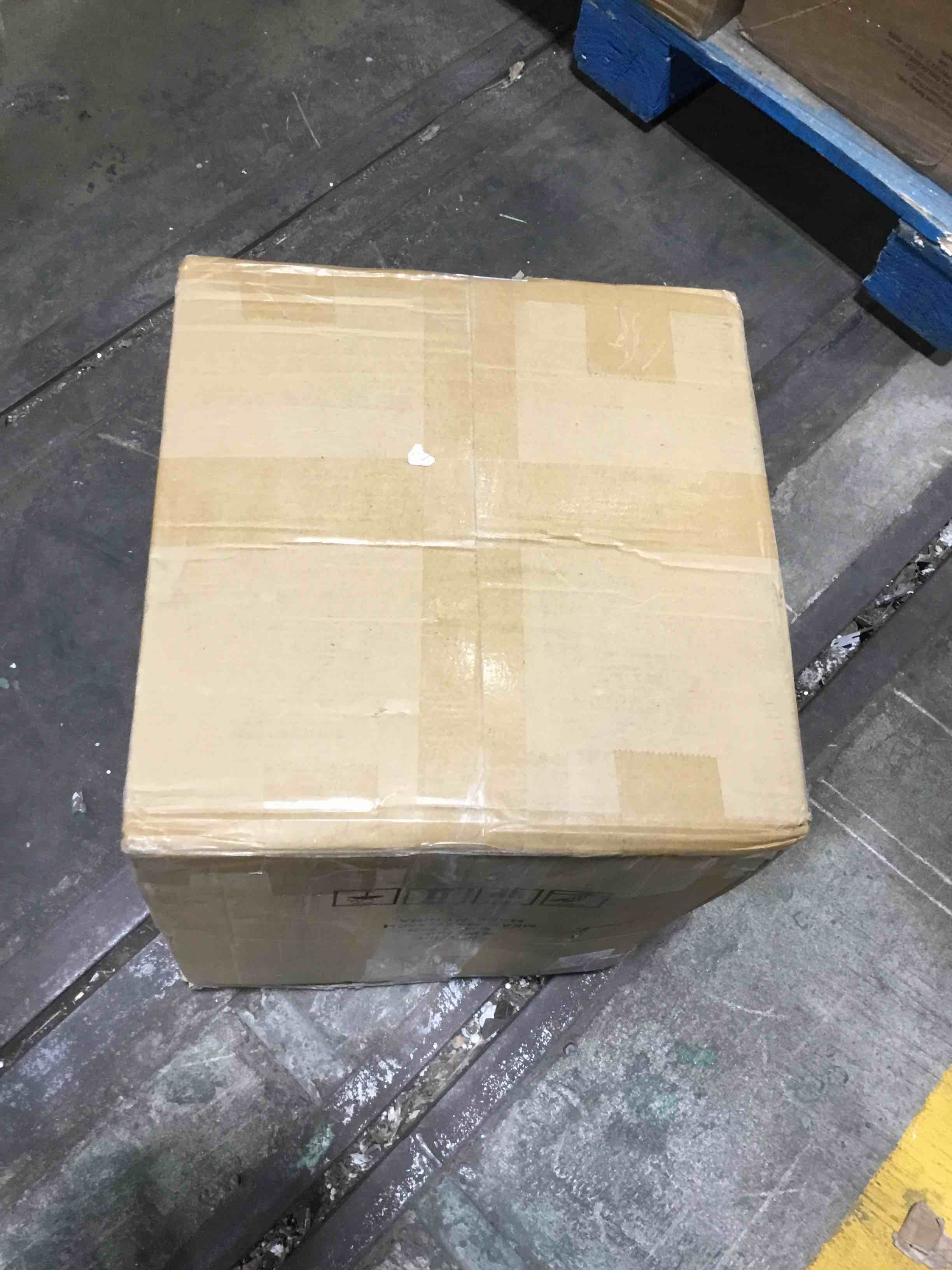 https://s3.amazonaws.com/lotting-images-prod/bidfta/RED5939489_1715709155139.jpeg