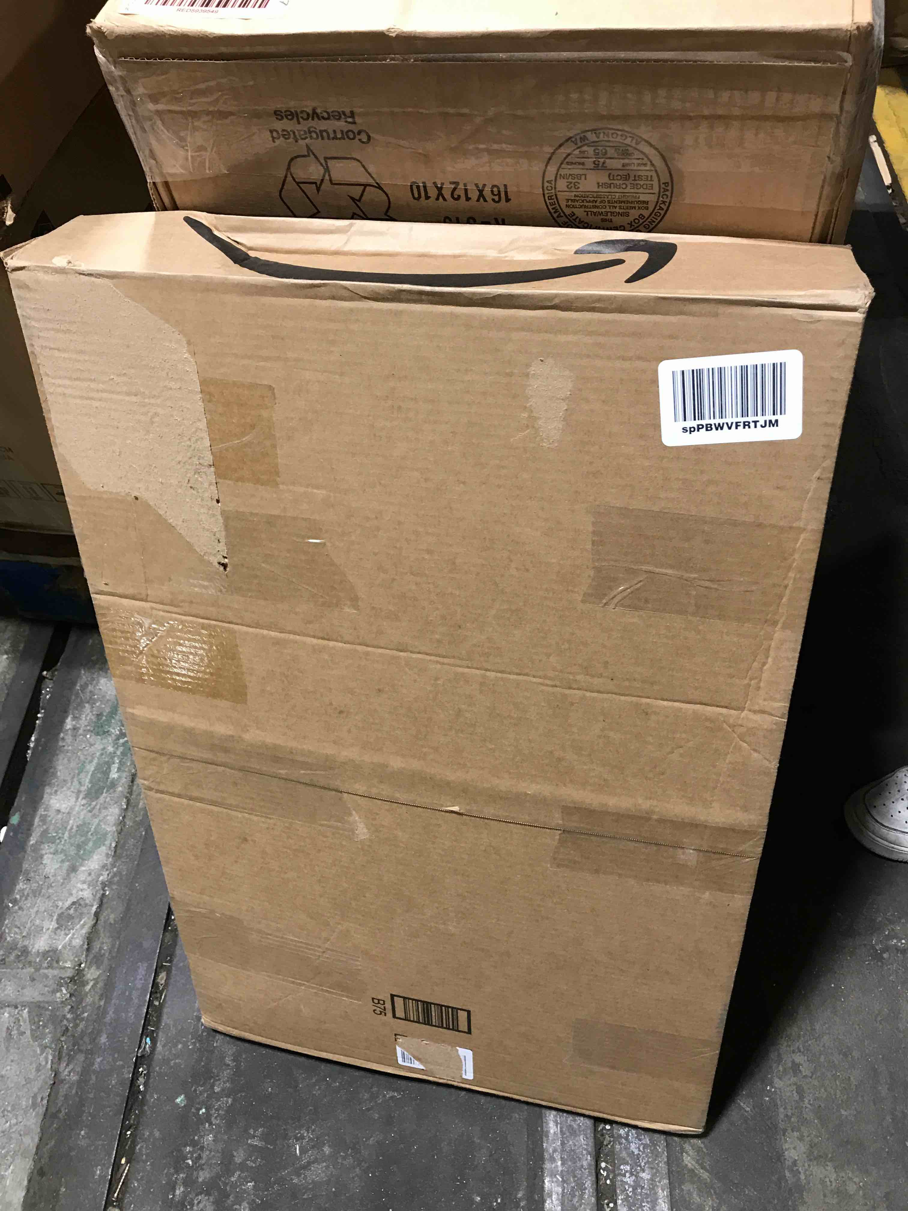 https://s3.amazonaws.com/lotting-images-prod/bidfta/RED5939550_1715709072878.jpeg