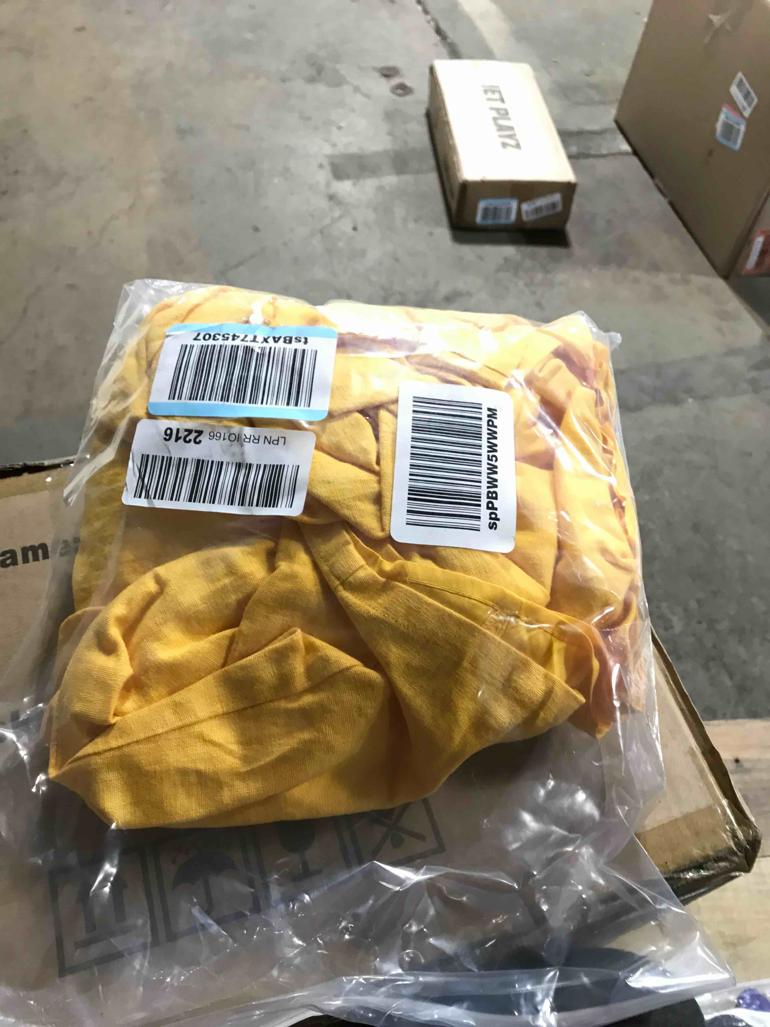 https://s3.amazonaws.com/lotting-images-prod/bidfta/RED5941937_1715711104668.jpeg
