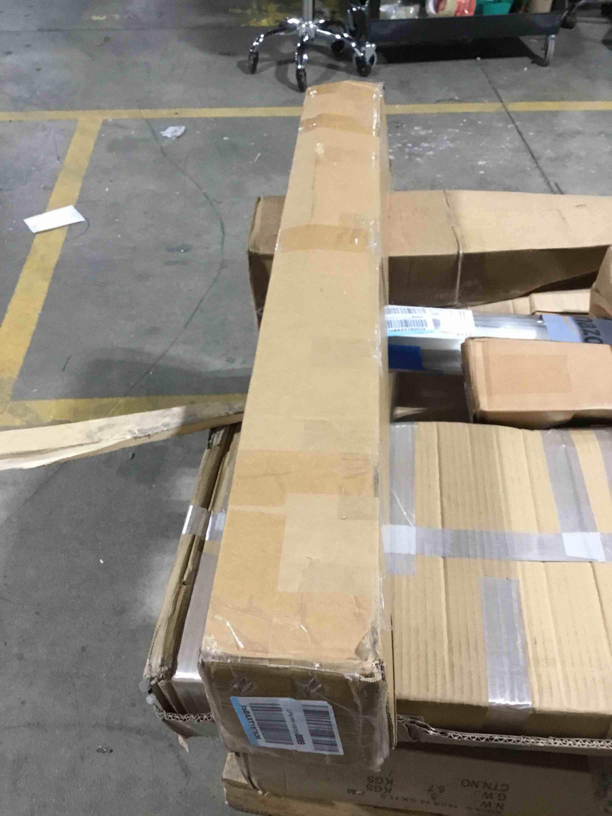 https://s3.amazonaws.com/lotting-images-prod/bidfta/RED5944049_1717428321138.jpeg