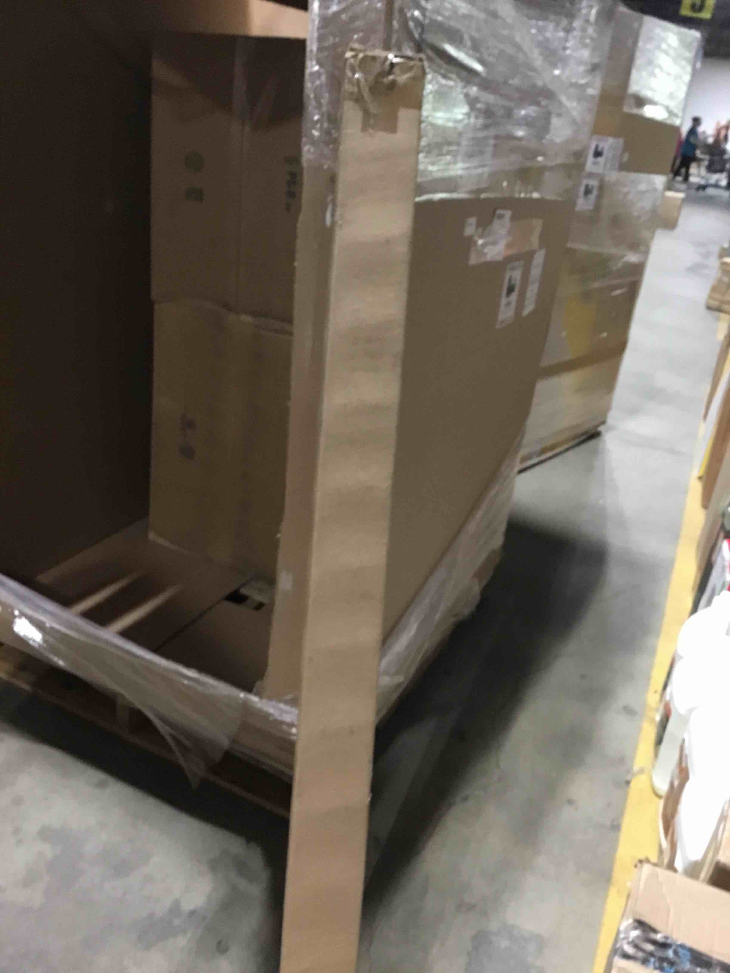 https://s3.amazonaws.com/lotting-images-prod/bidfta/RED5944093_1717430909740.jpeg