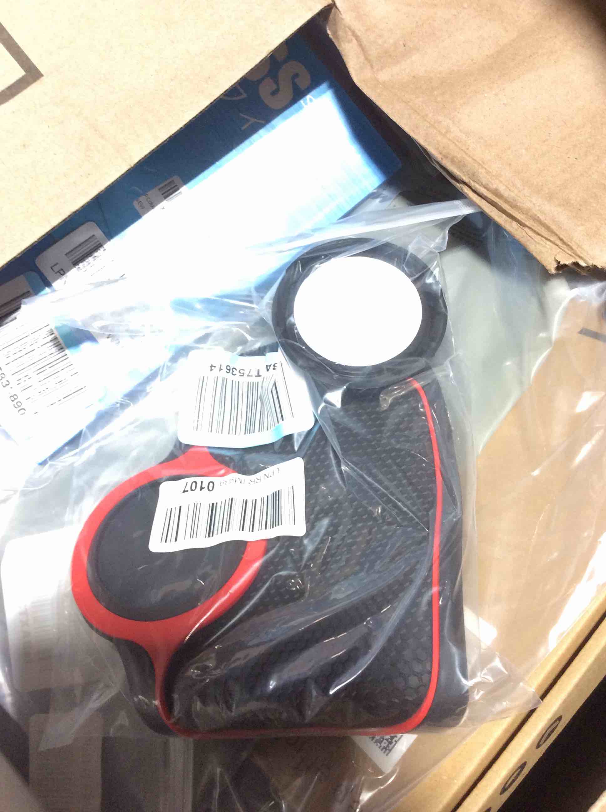 https://s3.amazonaws.com/lotting-images-prod/bidfta/RED5947510_1723144403642.jpeg