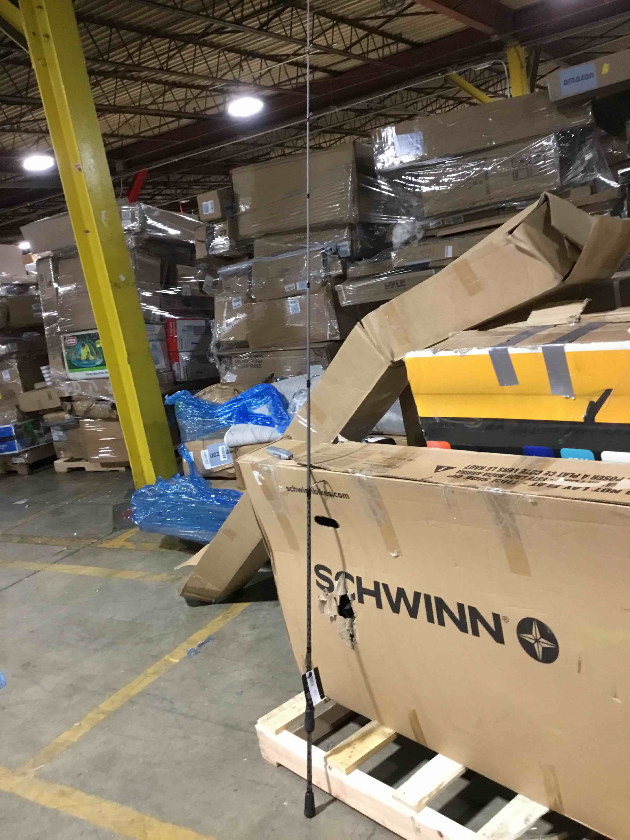 https://s3.amazonaws.com/lotting-images-prod/bidfta/RED5947710_1723558573200.jpeg