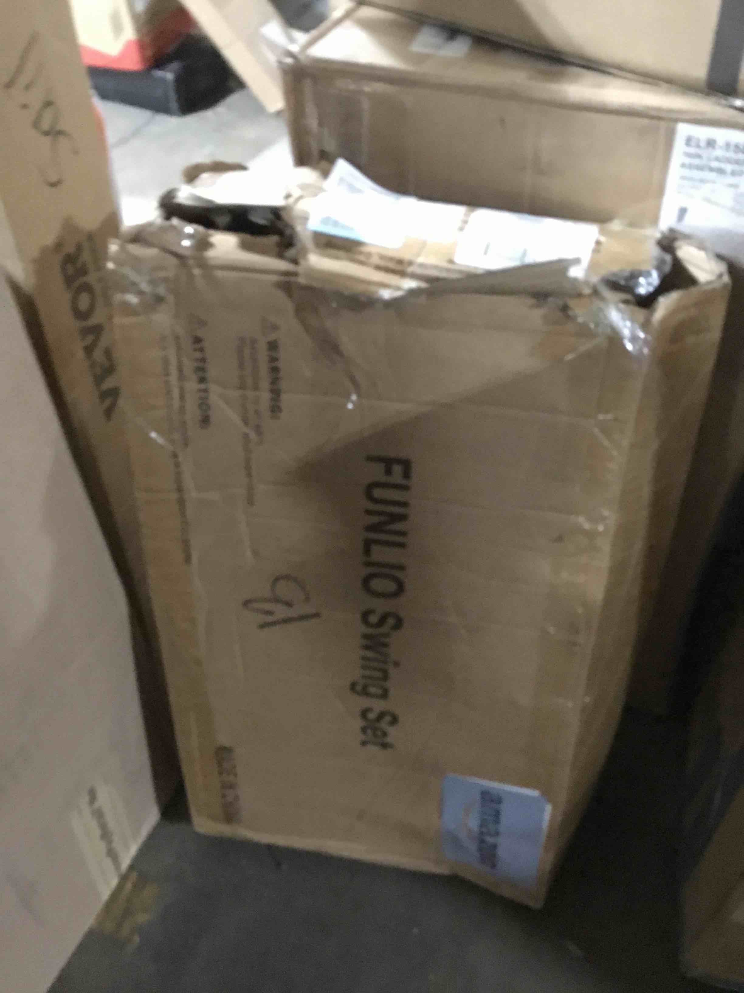 https://s3.amazonaws.com/lotting-images-prod/bidfta/RED5947812_1724269369259.jpeg