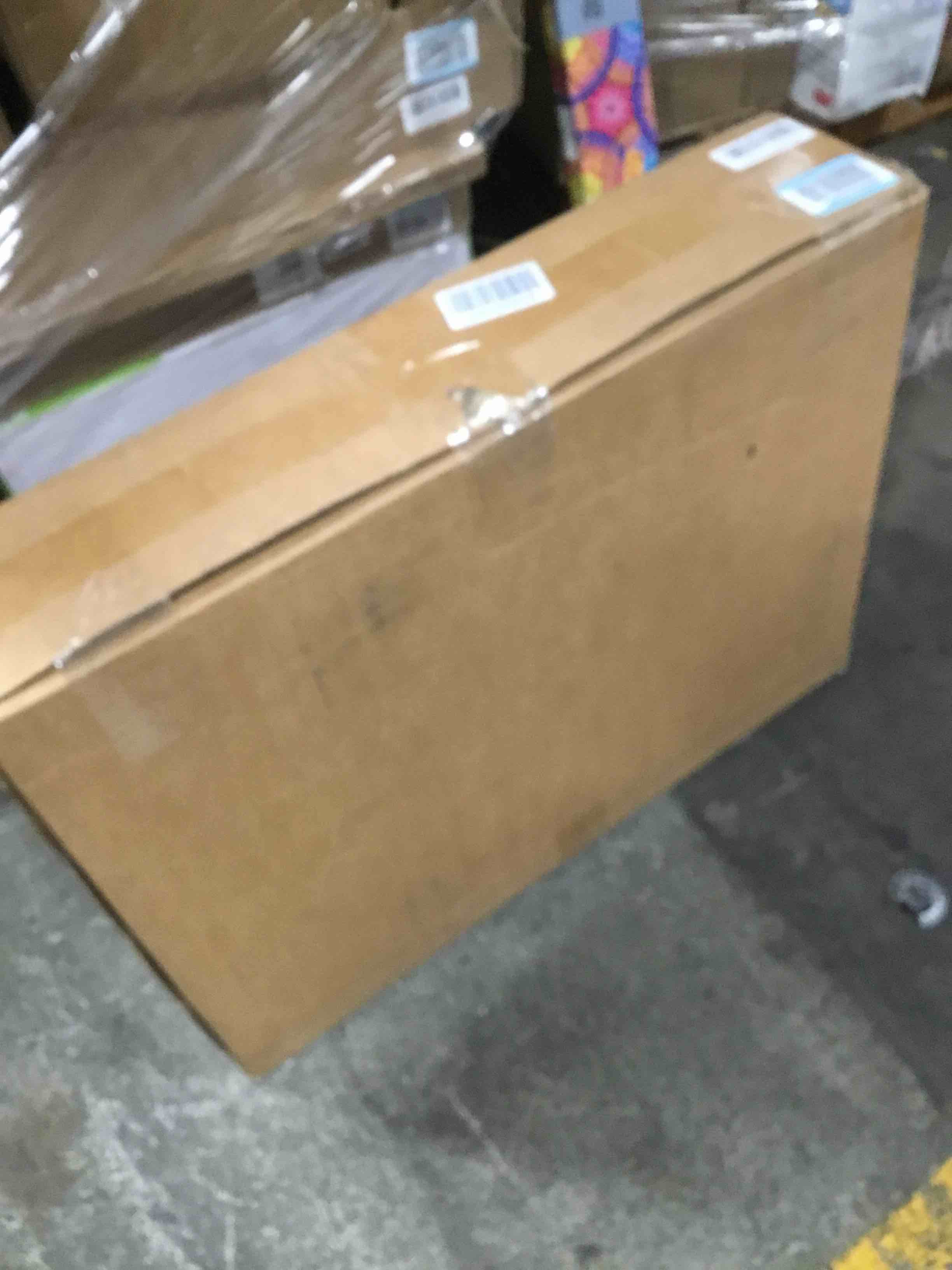 https://s3.amazonaws.com/lotting-images-prod/bidfta/RED5947852_1724439789880.jpeg