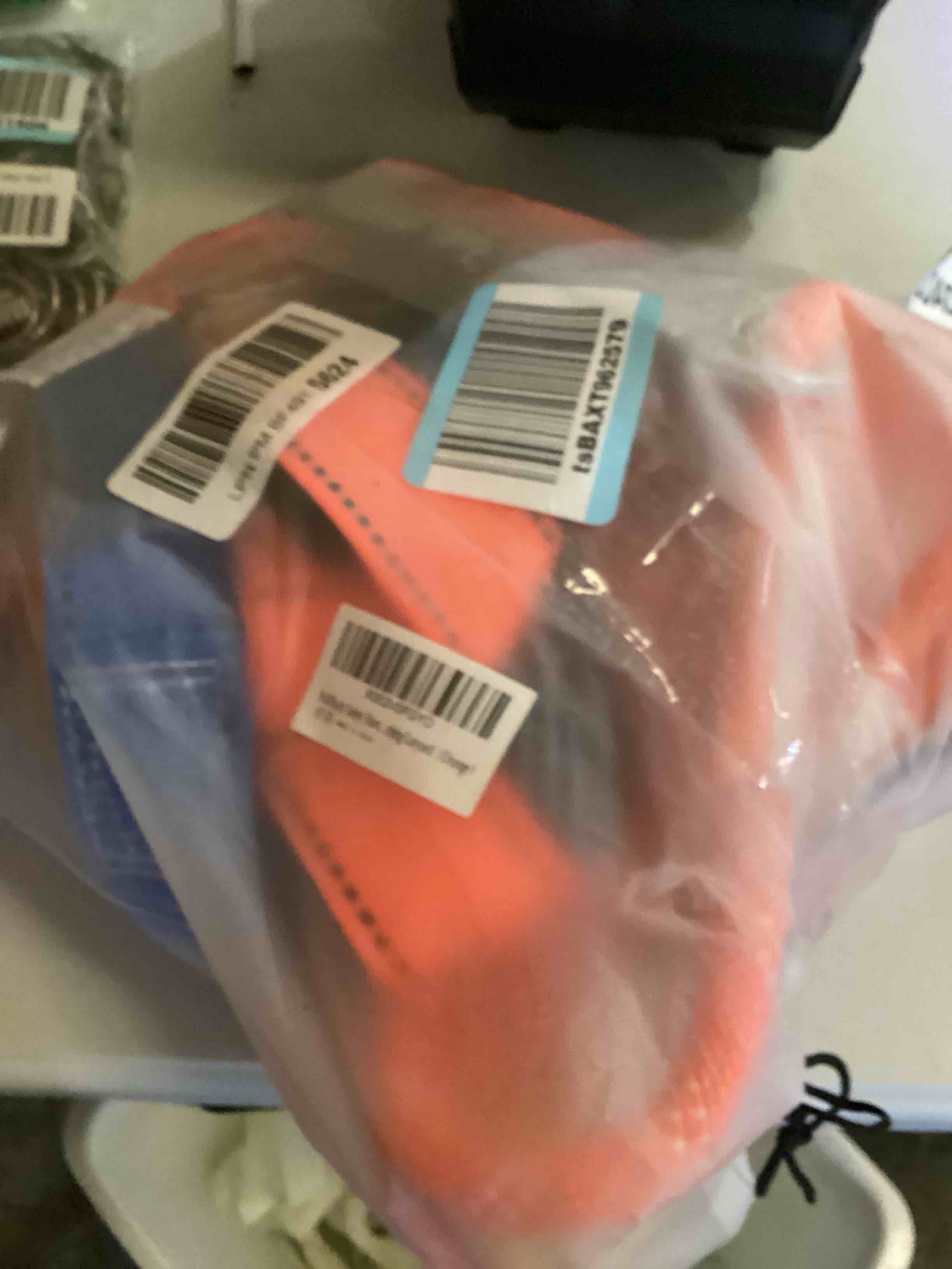 https://s3.amazonaws.com/lotting-images-prod/bidfta/RED5948085_1729020400961.jpeg