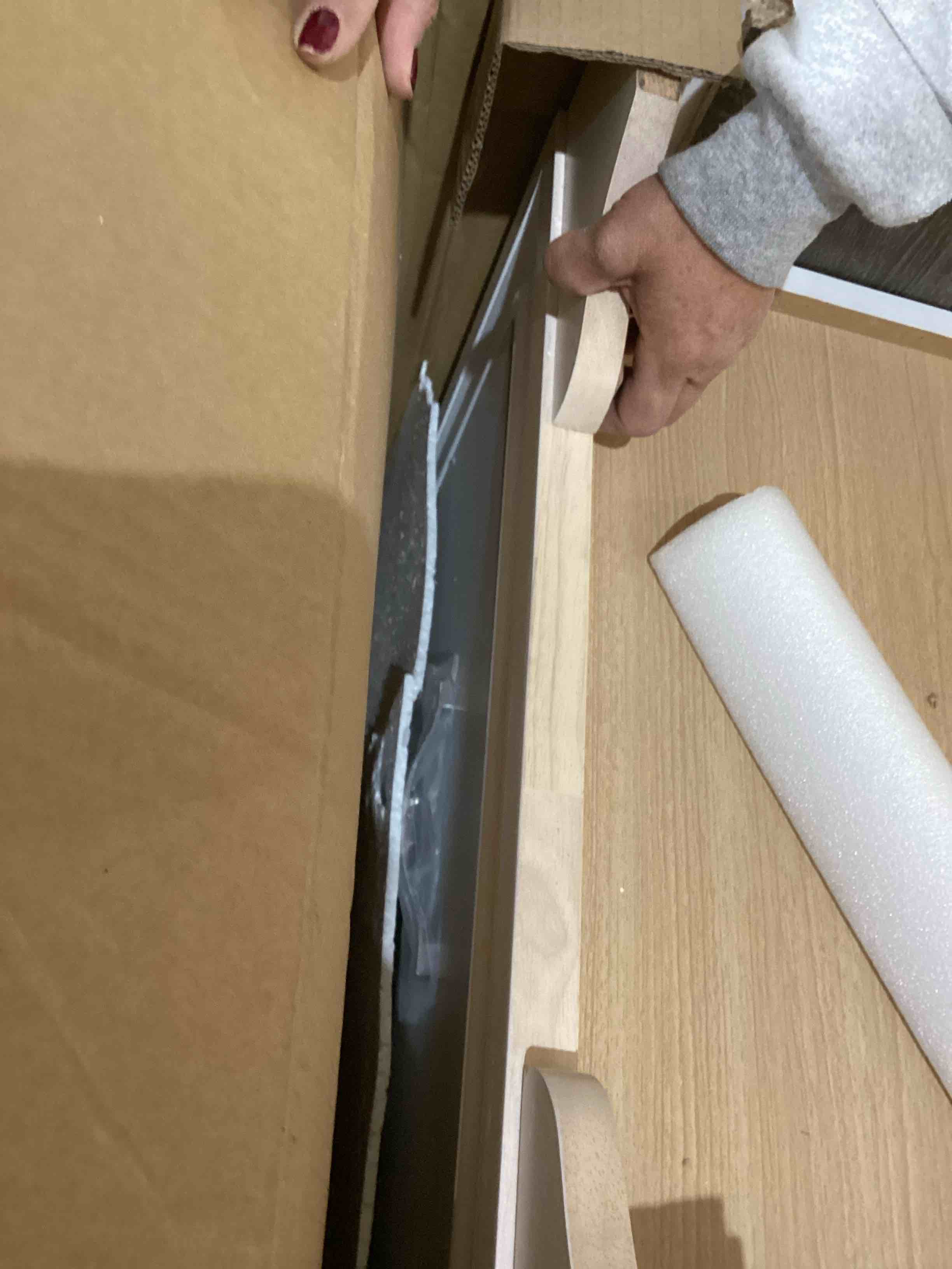 https://s3.amazonaws.com/lotting-images-prod/bidfta/RED5948104_1729085520164.jpeg