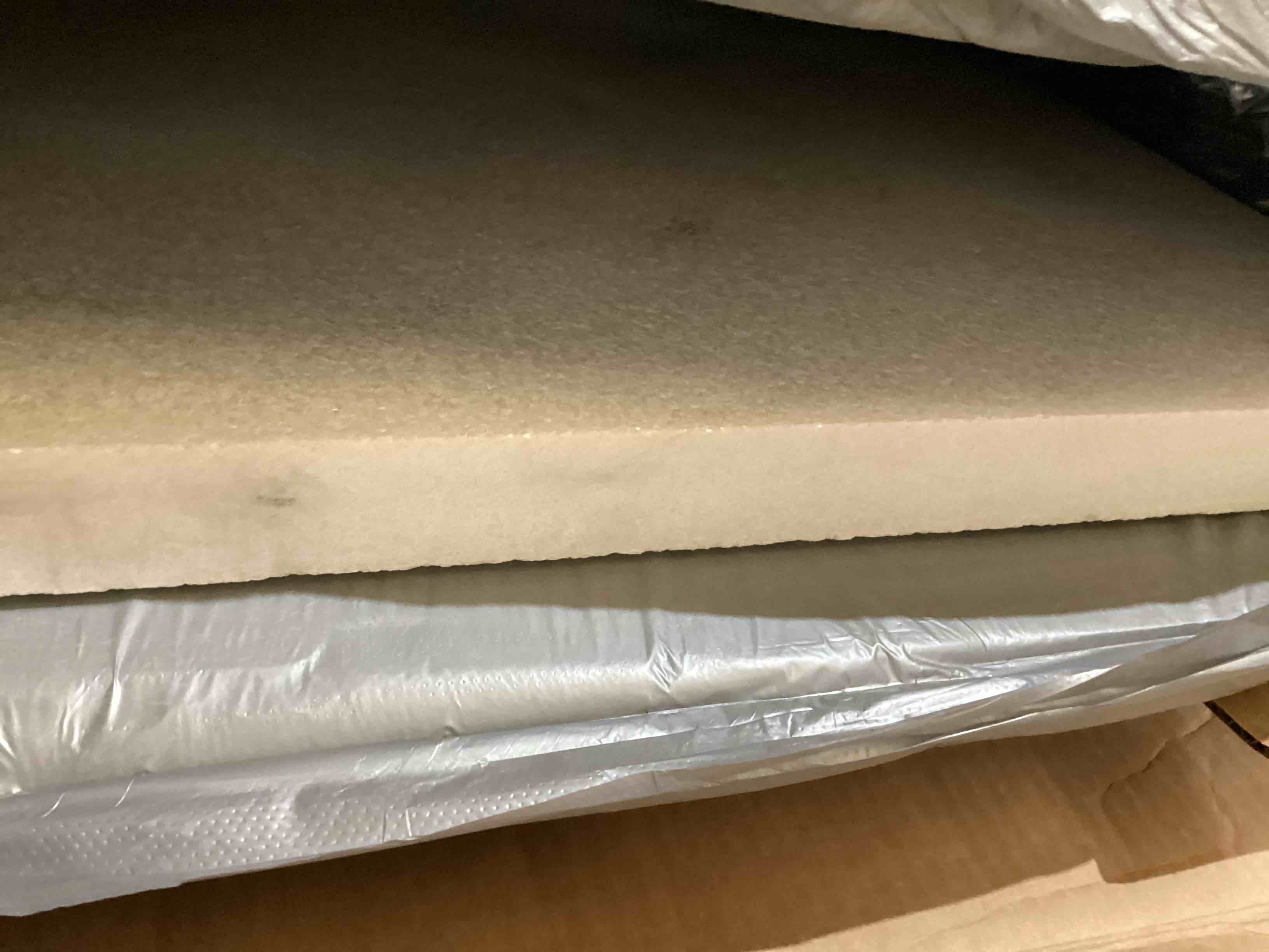 https://s3.amazonaws.com/lotting-images-prod/bidfta/RED5948144_1729090227336.jpeg