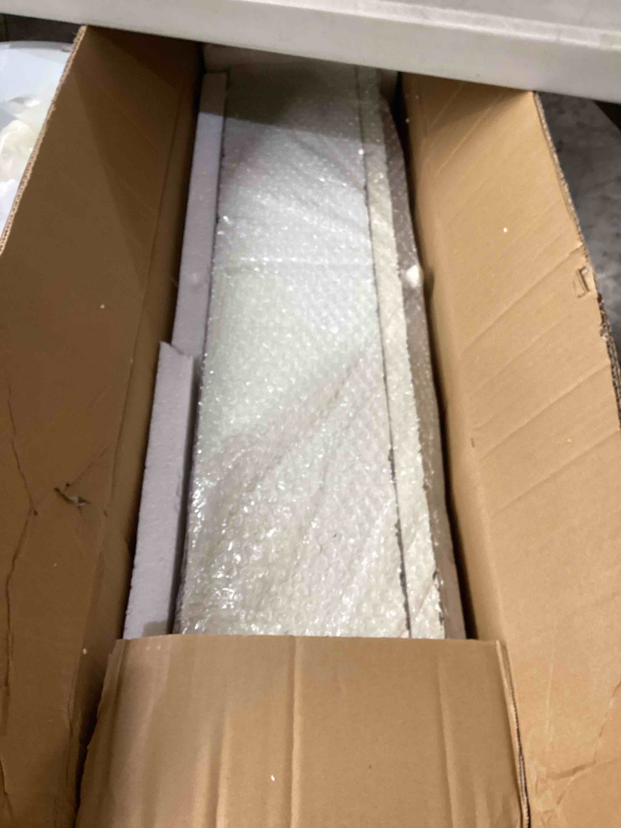 https://s3.amazonaws.com/lotting-images-prod/bidfta/RED5948160_1729086182274.jpeg