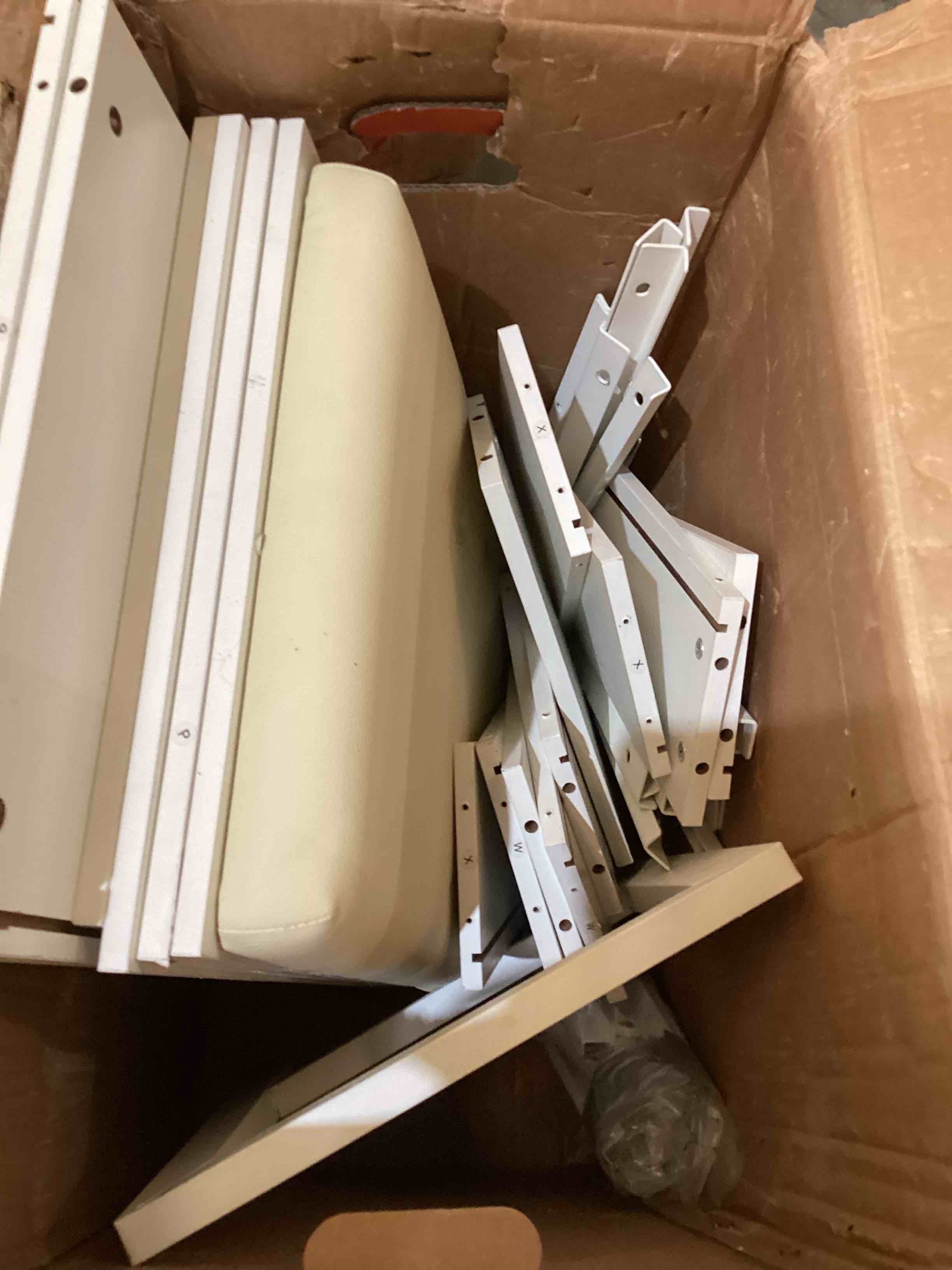 https://s3.amazonaws.com/lotting-images-prod/bidfta/RED5948184_1729099328768.jpeg