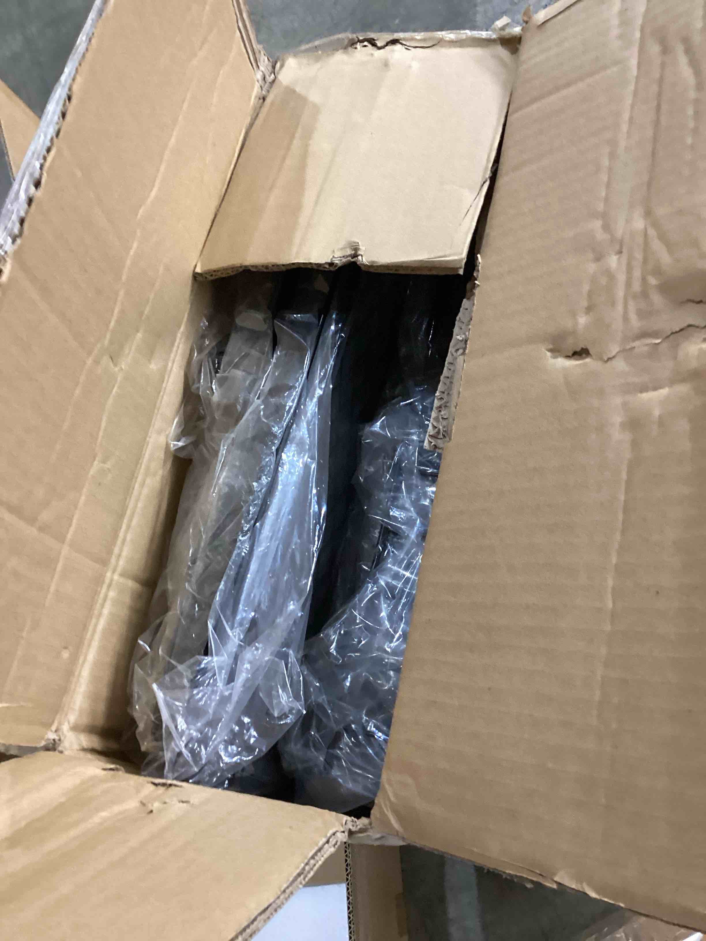 https://s3.amazonaws.com/lotting-images-prod/bidfta/RED5948332_1729259439822.jpeg
