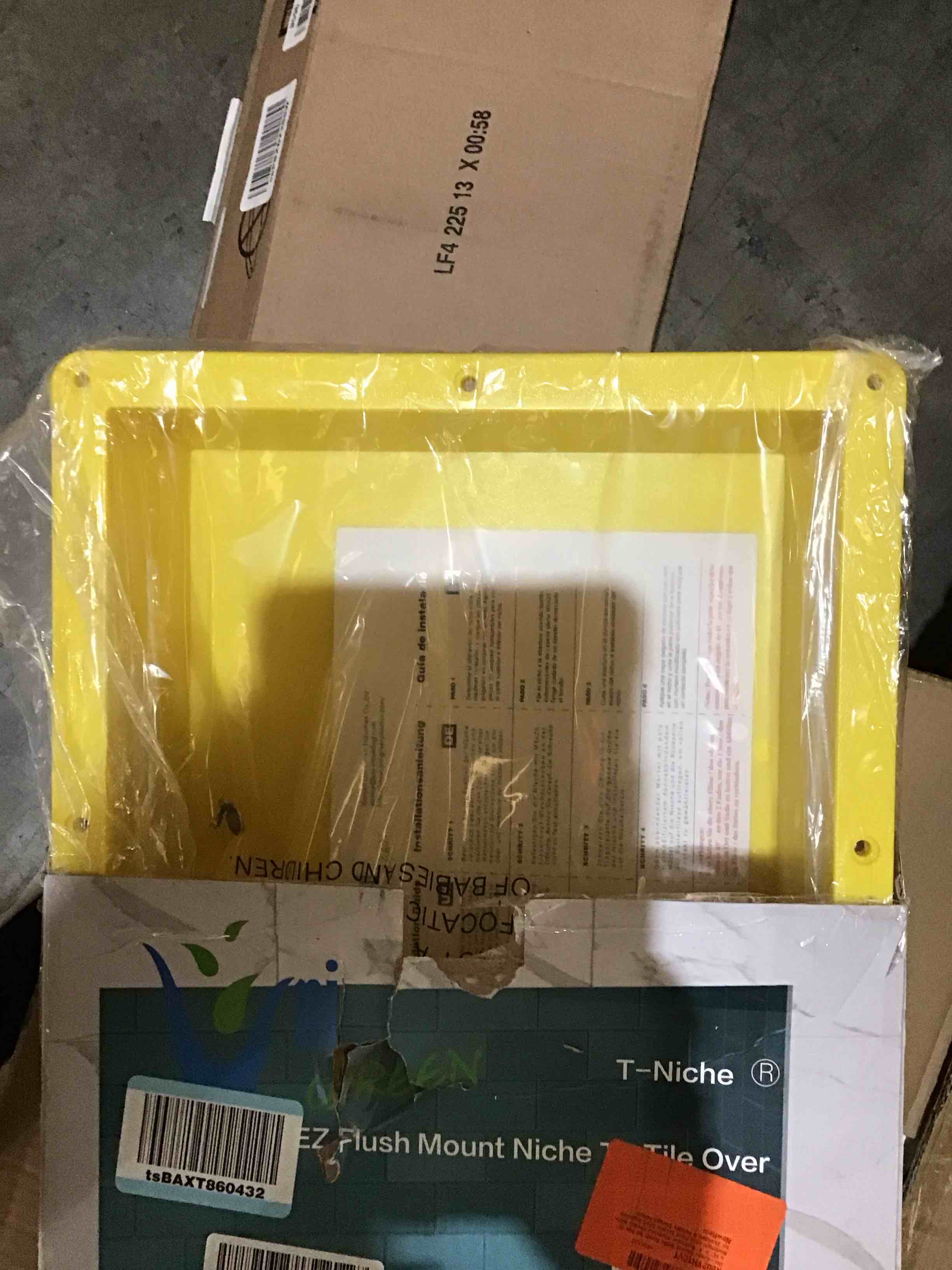 https://s3.amazonaws.com/lotting-images-prod/bidfta/RED5949012_1730209857686.jpeg