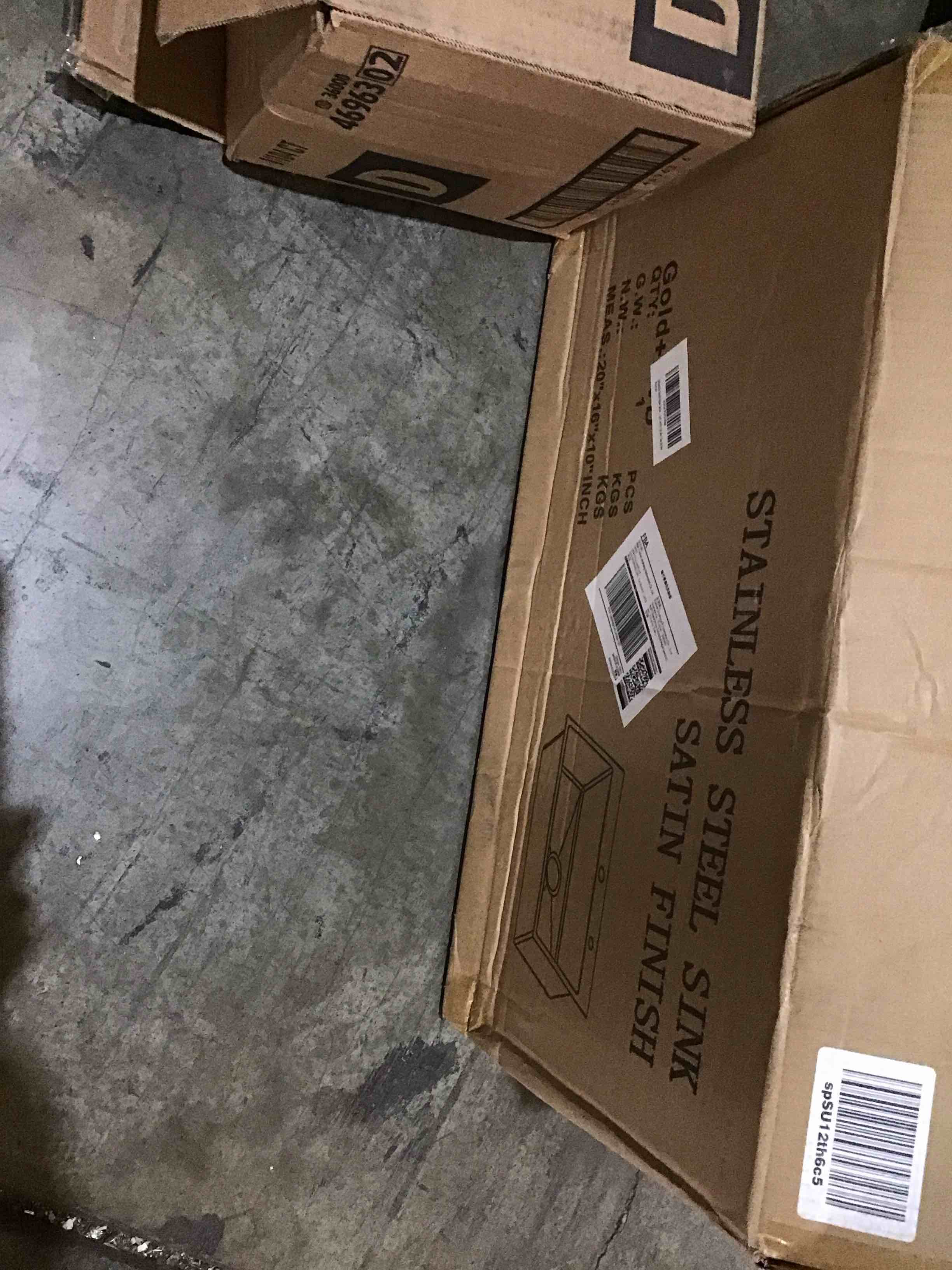 https://s3.amazonaws.com/lotting-images-prod/bidfta/RED5949022_1730209912677.jpeg