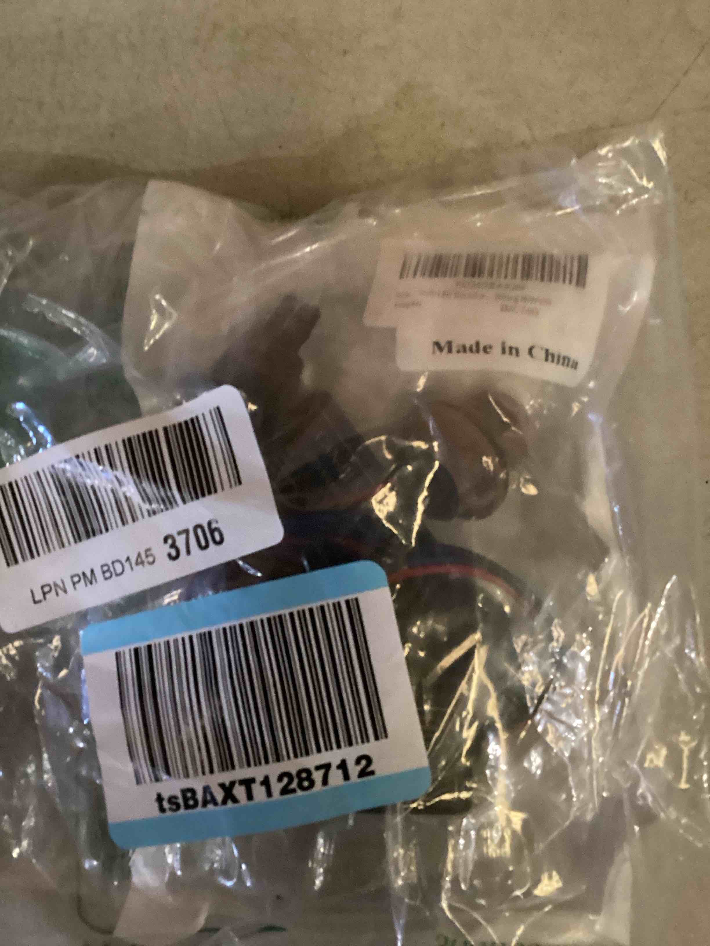 https://s3.amazonaws.com/lotting-images-prod/bidfta/RED5954003_1729103794978.jpeg