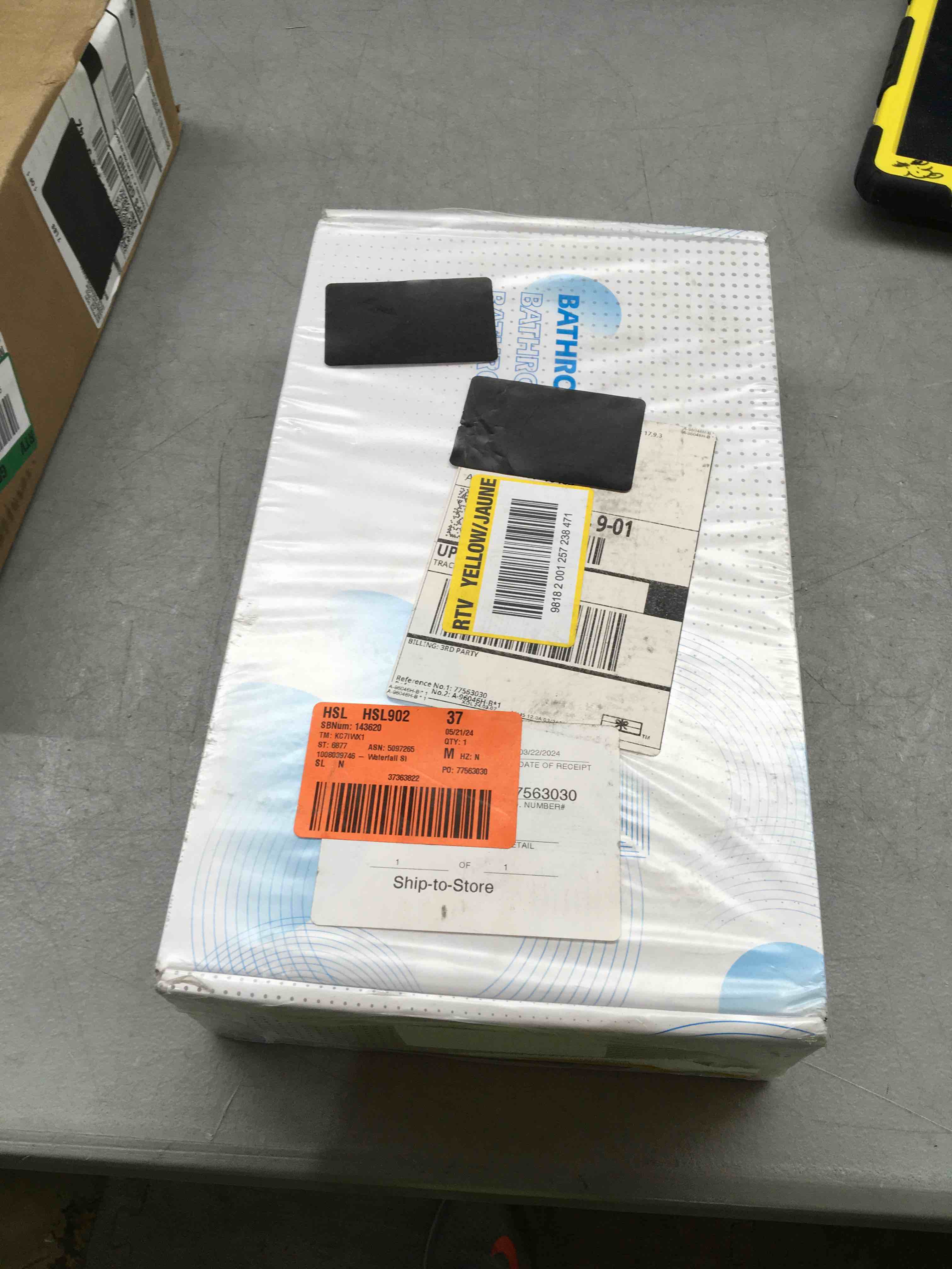 https://s3.amazonaws.com/lotting-images-prod/bidfta/RED5955816_1718305844294.jpeg