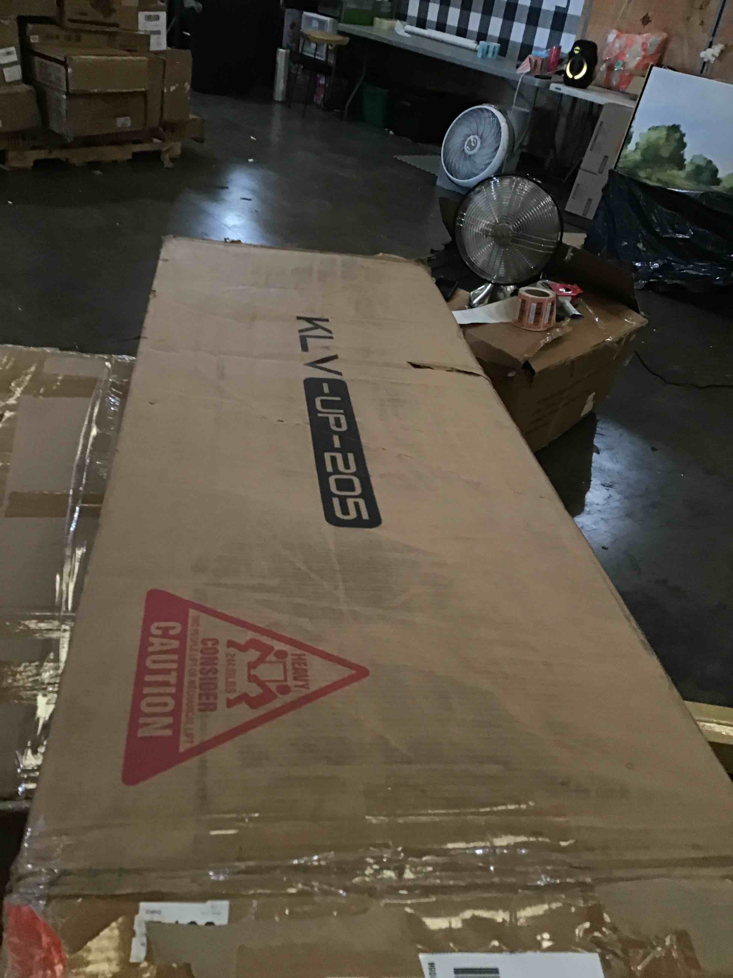 https://s3.amazonaws.com/lotting-images-prod/bidfta/RED5956245_1720720100621.jpeg
