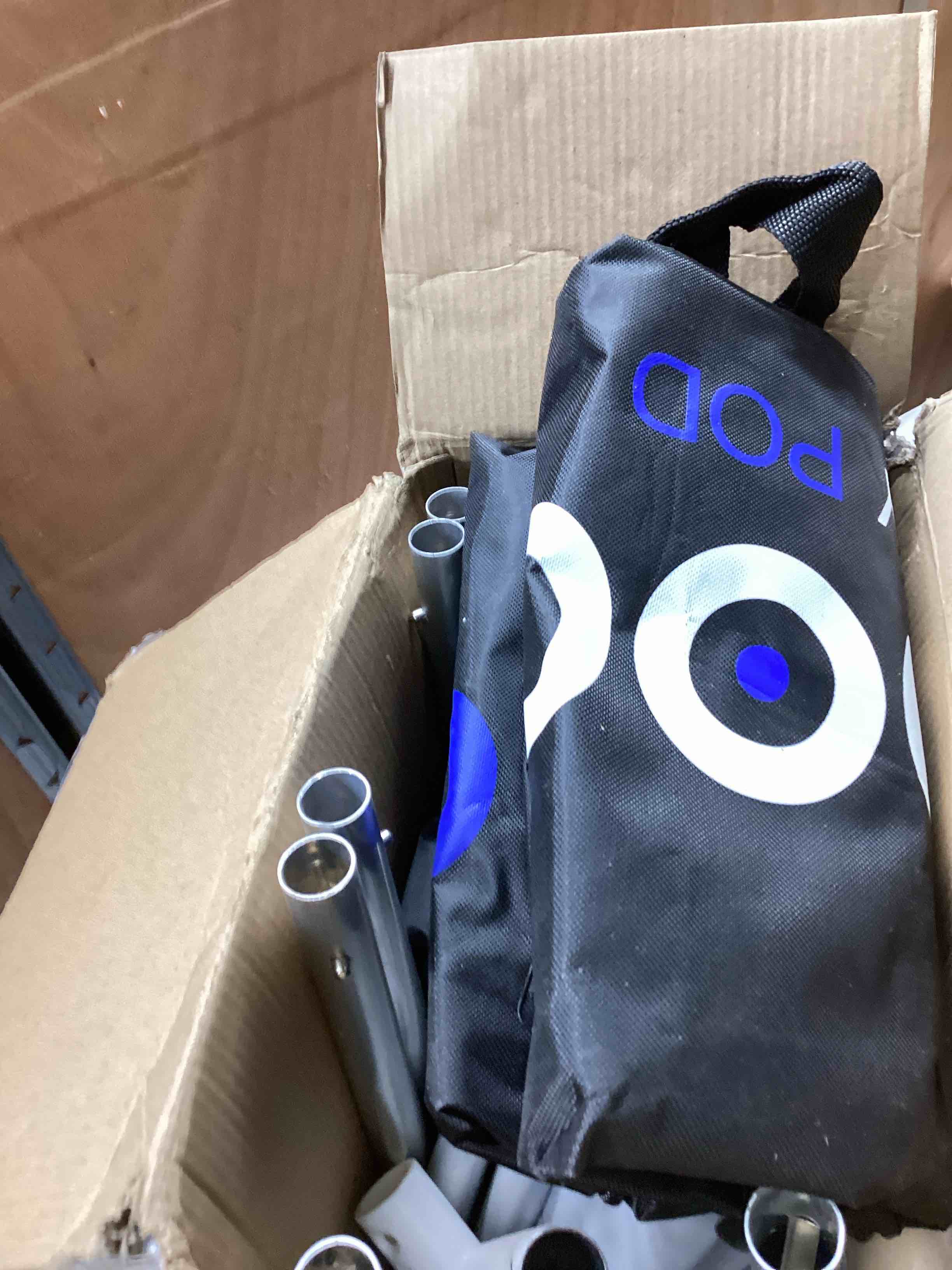 https://s3.amazonaws.com/lotting-images-prod/bidfta/RED5957524_1731083664150.jpeg