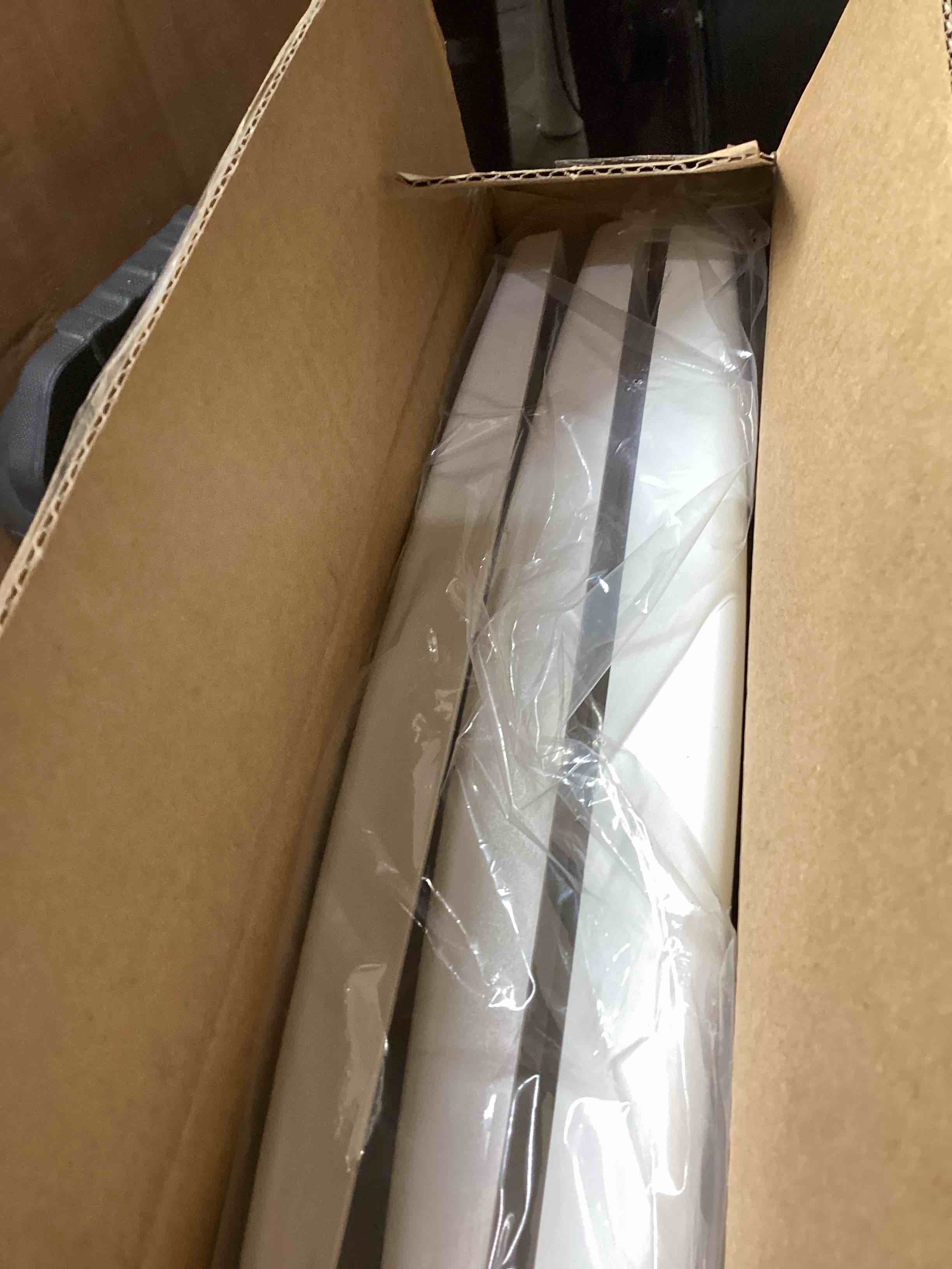 https://s3.amazonaws.com/lotting-images-prod/bidfta/RED5957607_1731097223707.jpeg