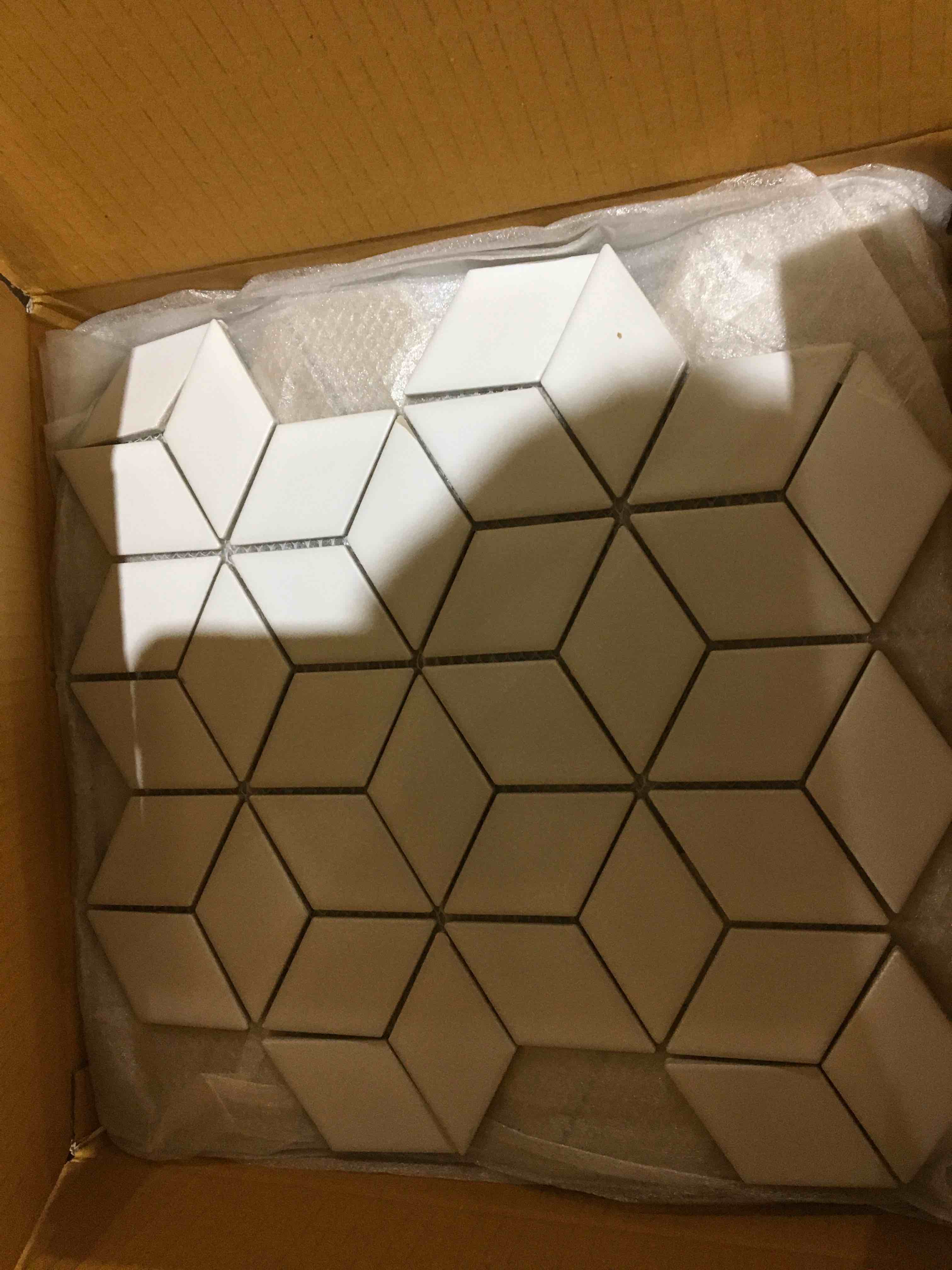 https://s3.amazonaws.com/lotting-images-prod/bidfta/RED5958809_1712688934647.jpeg