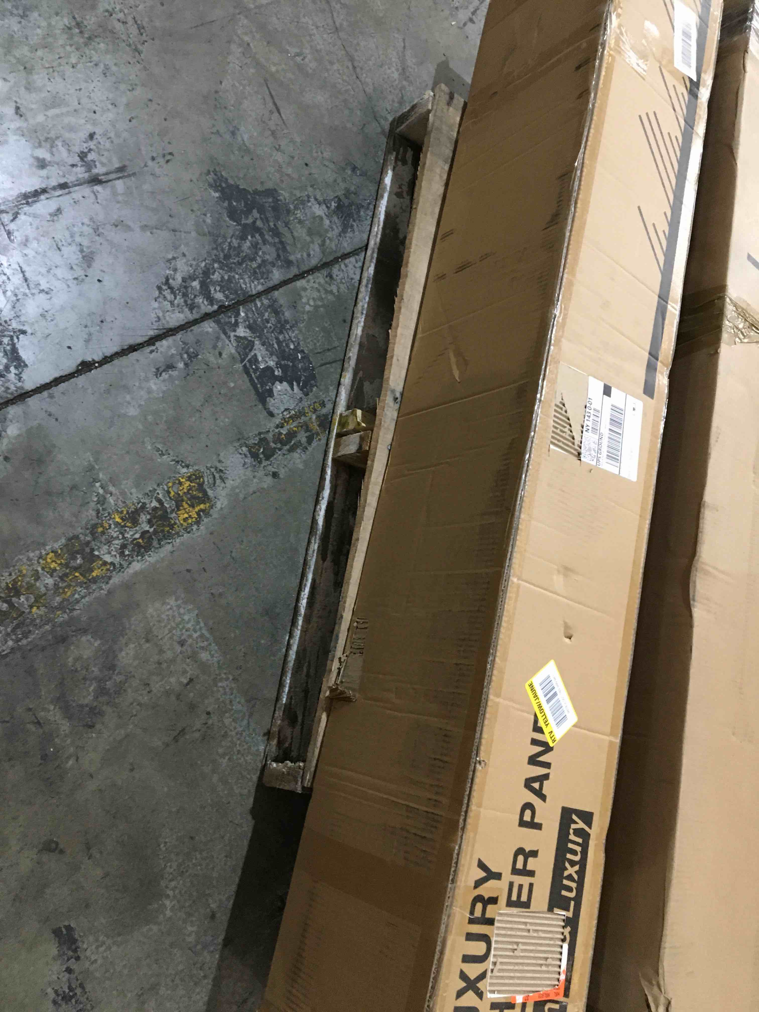 https://s3.amazonaws.com/lotting-images-prod/bidfta/RED5959053_1713185175451.jpeg