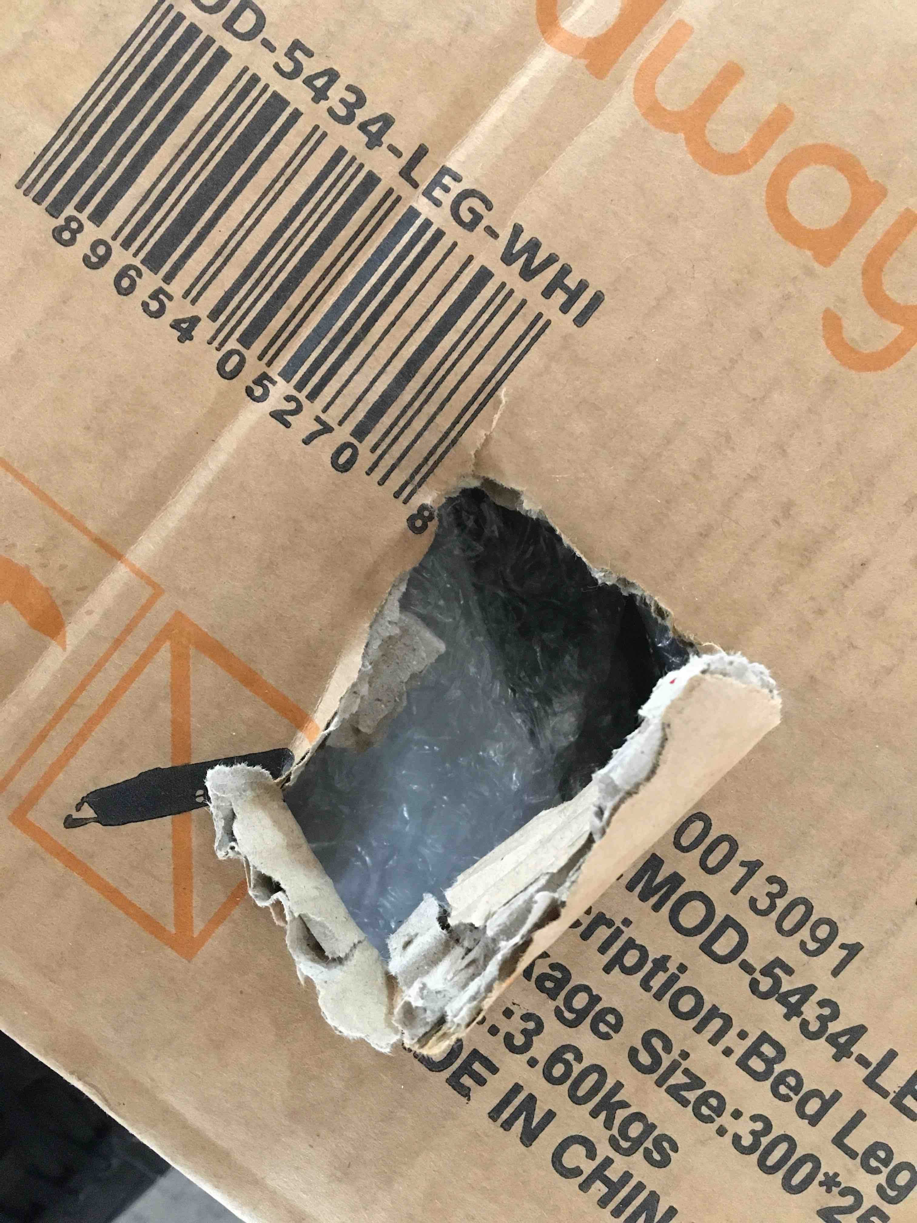 https://s3.amazonaws.com/lotting-images-prod/bidfta/RED5959806_1714569276754.jpeg