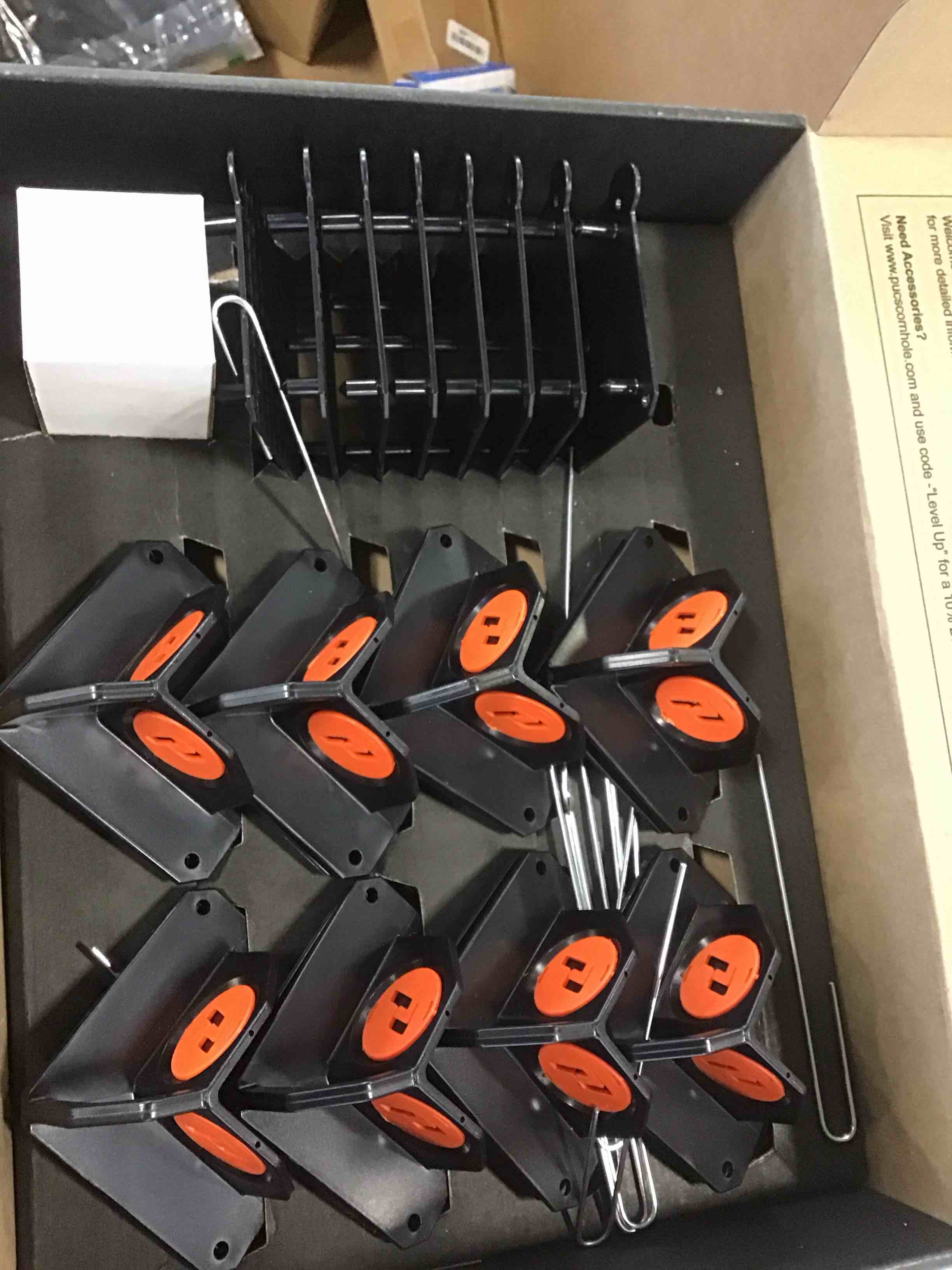 https://s3.amazonaws.com/lotting-images-prod/bidfta/RED5960040_1707225363134.jpeg