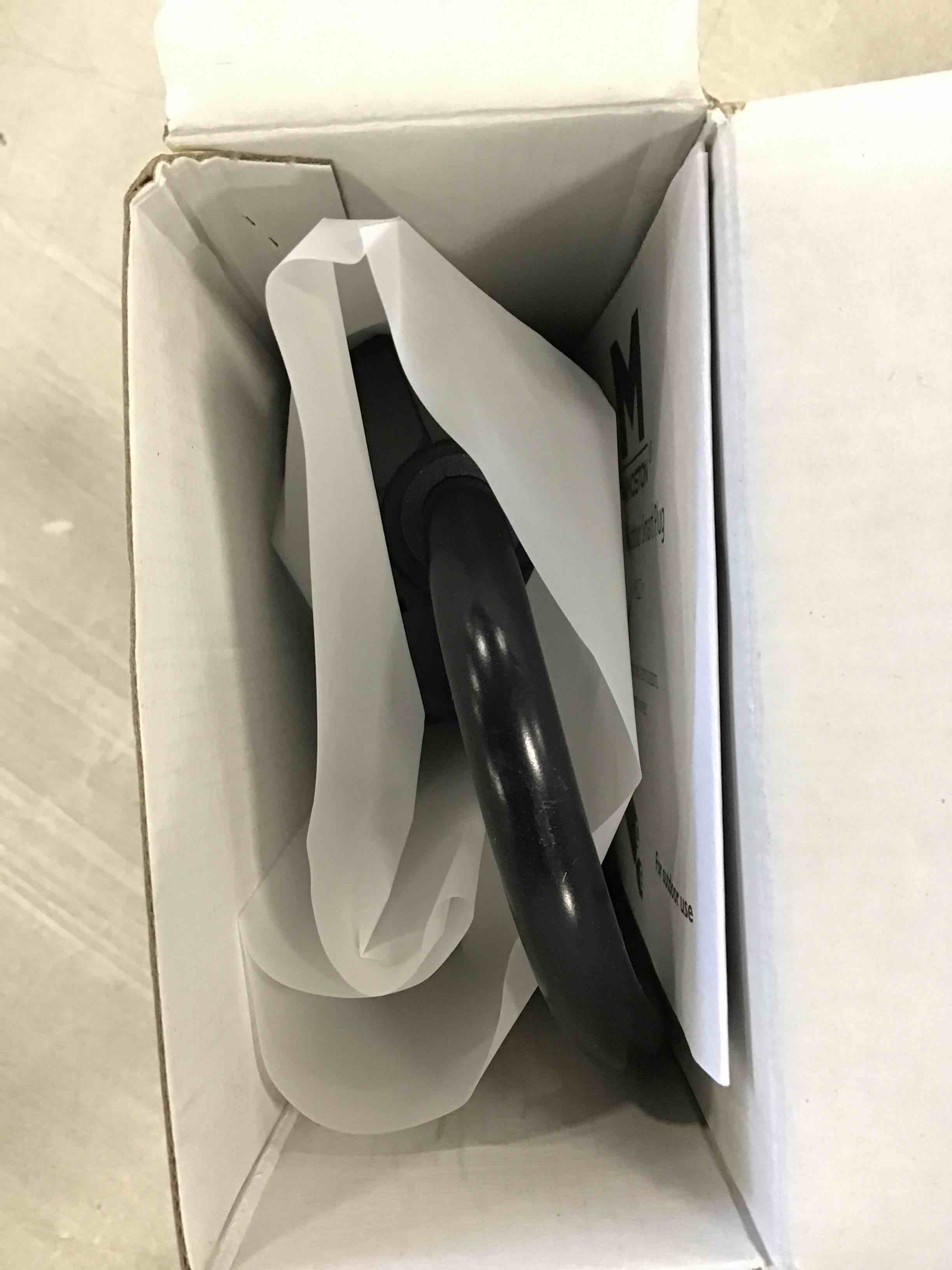 https://s3.amazonaws.com/lotting-images-prod/bidfta/RED5960927_1707488222365.jpeg