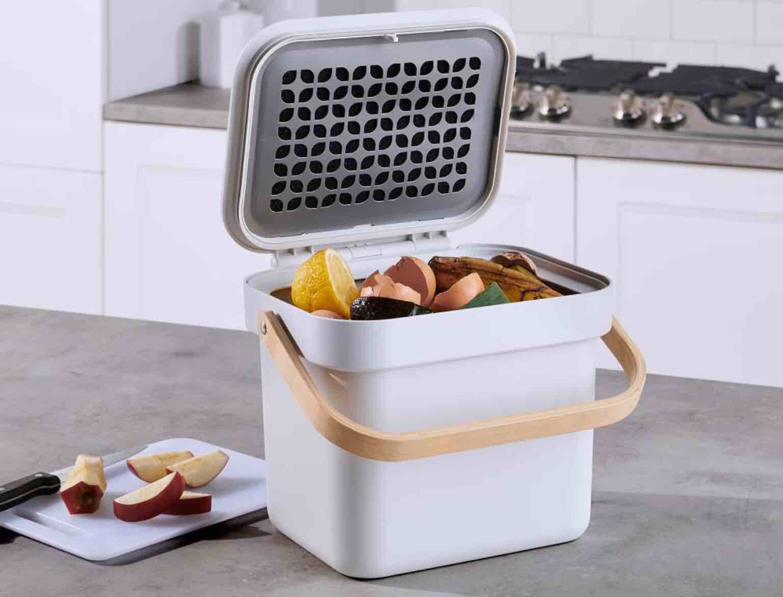 The Odorless Countertop Composter
