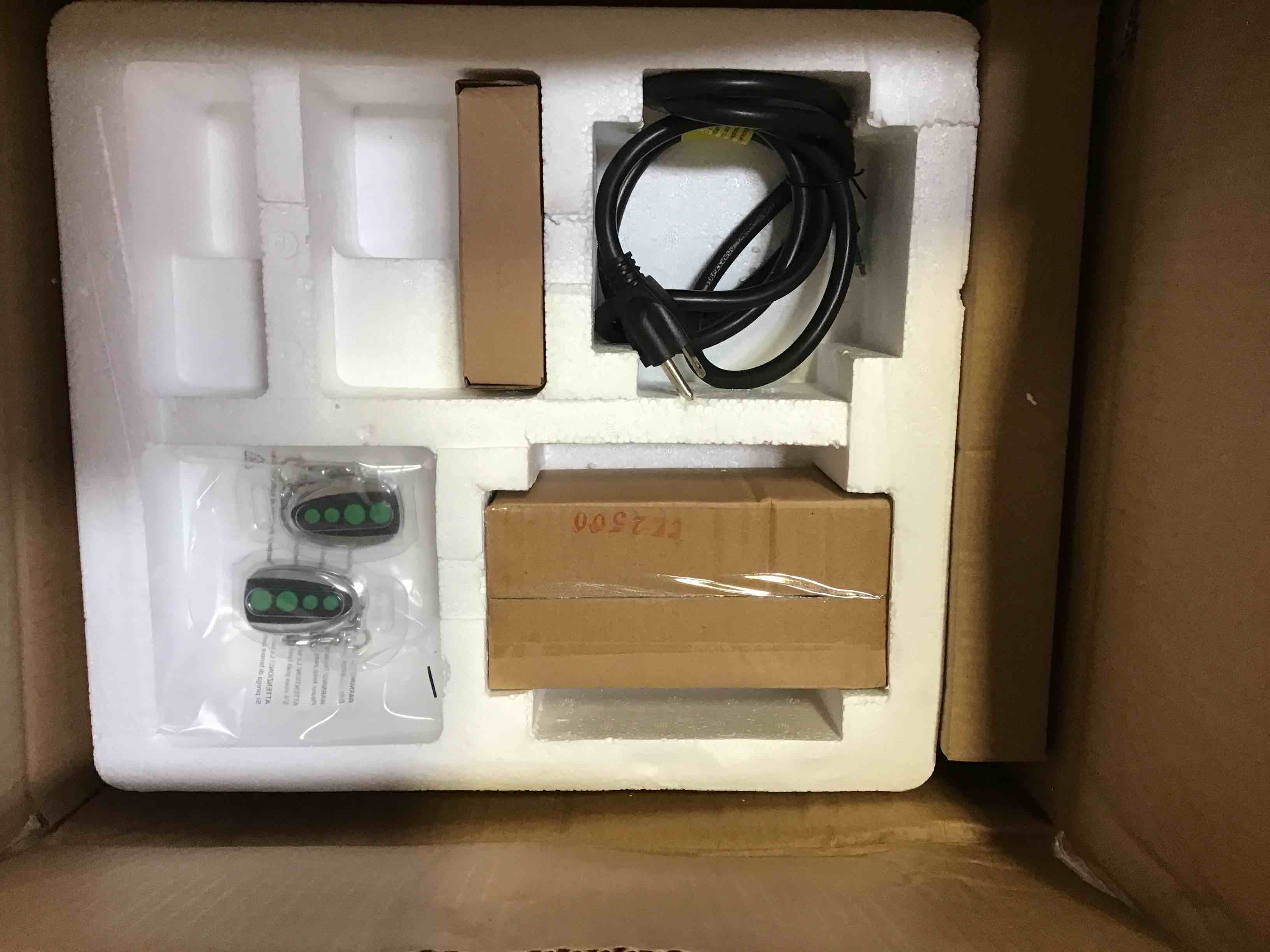 https://s3.amazonaws.com/lotting-images-prod/bidfta/RED5961305_1707761623040.jpeg